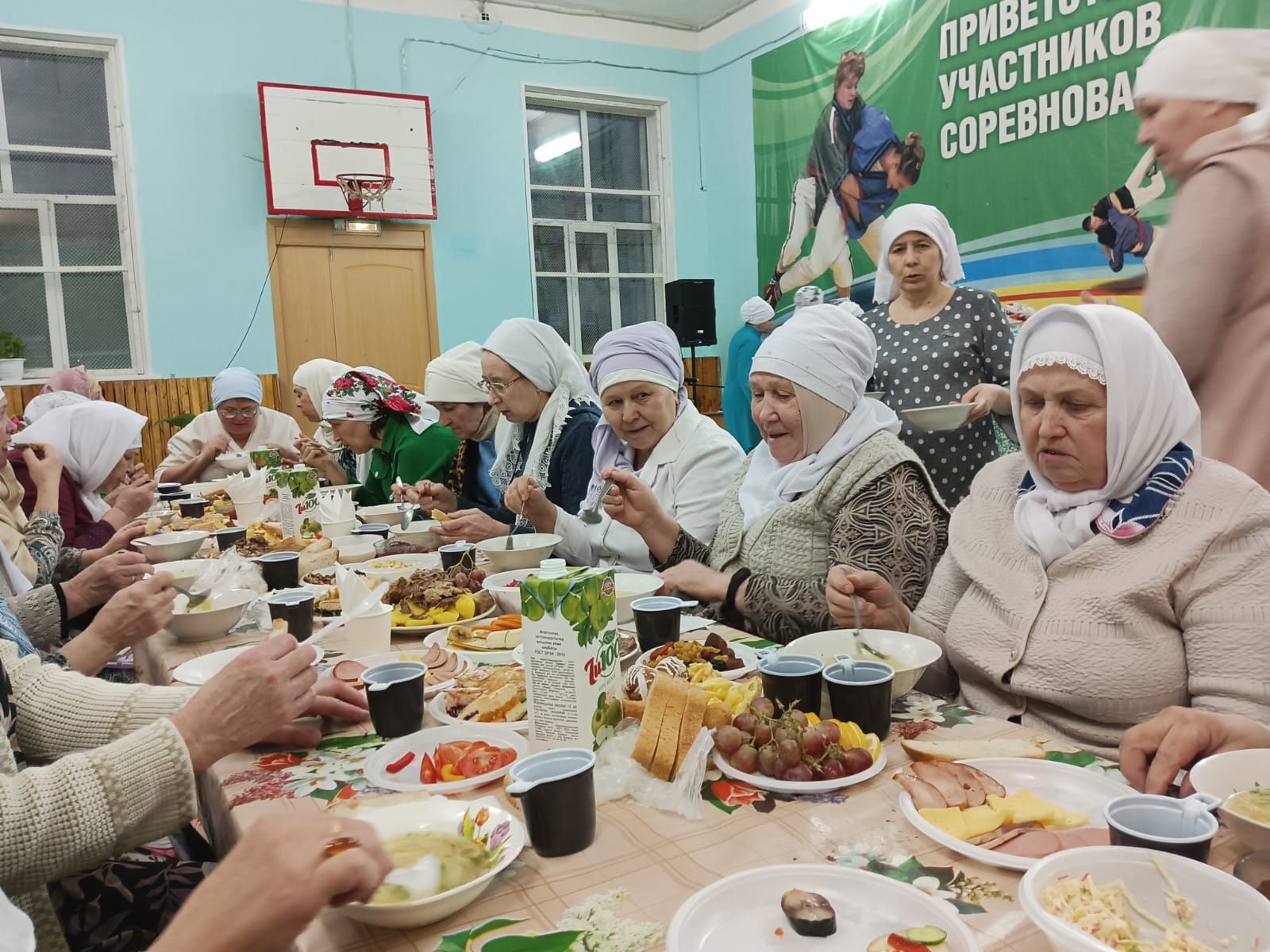 В селе Чулпаново первый ифтар для жителей организовала семья Сулеймановых