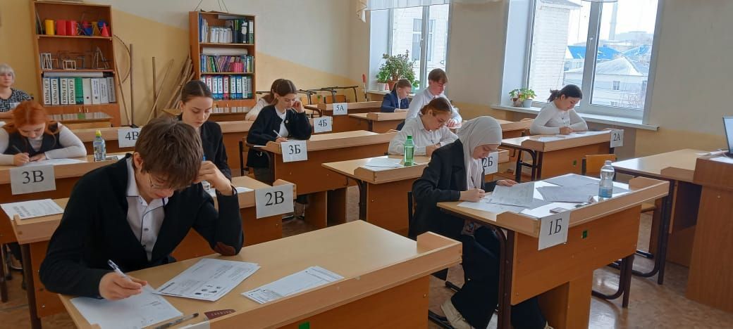 В Нурлате проходят тренировочные тестирования ЕГЭ по информатике, английскому и биологии