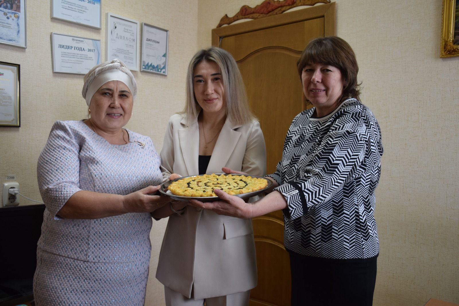 В «Нурлат-информе» подвели итоги конкурса «Селфи с мамой»