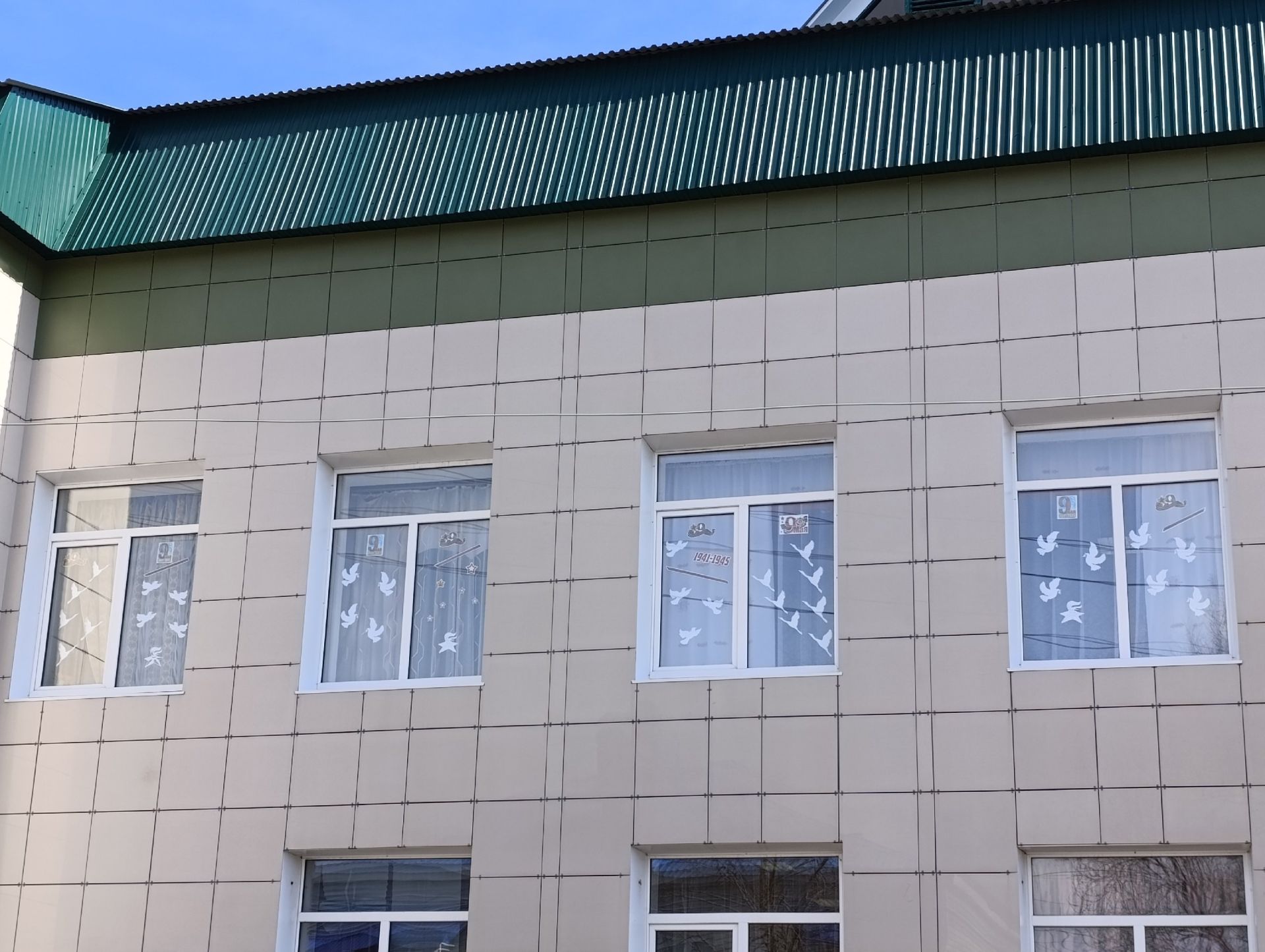 Нурлатский Дом Дружбы народов поддержал акцию «Окна Победы»