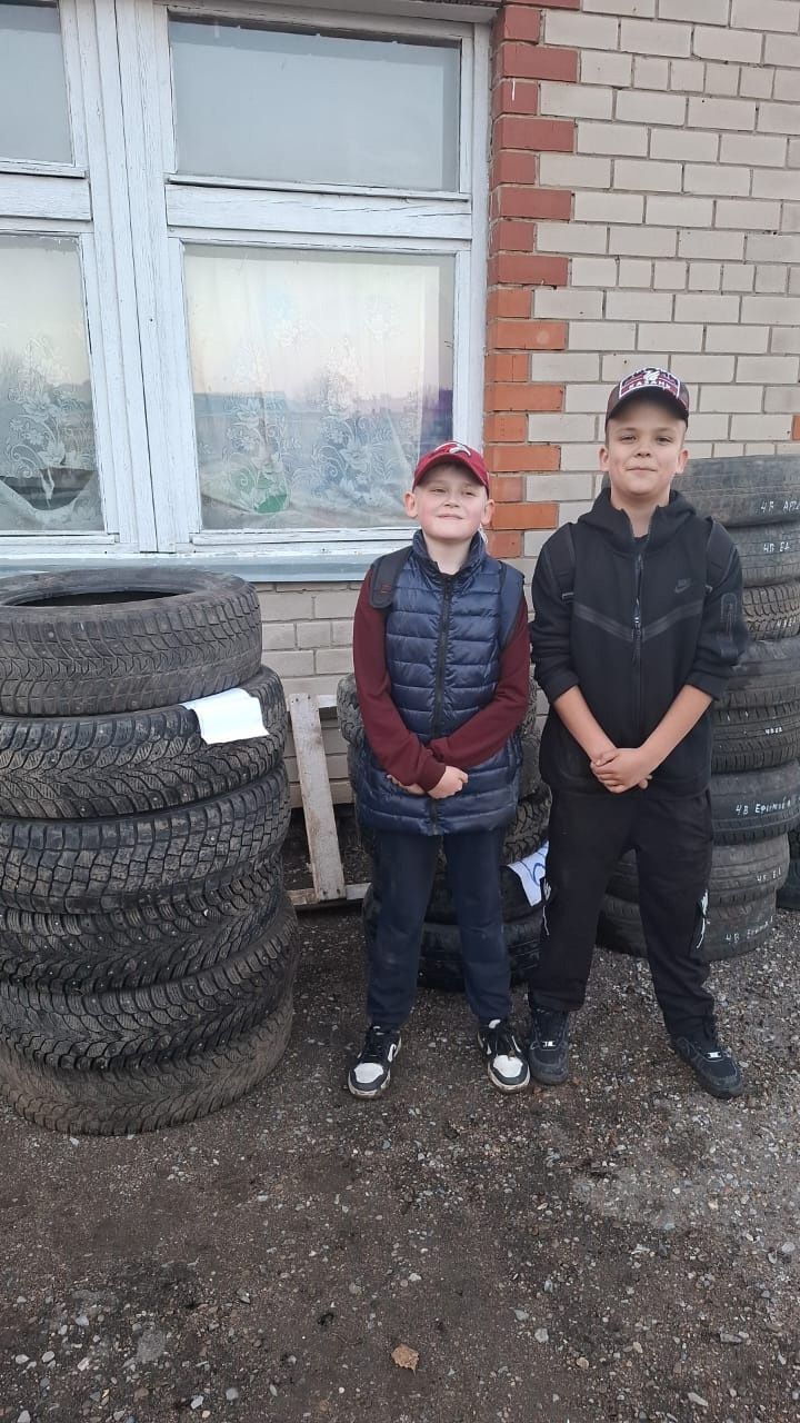 Школьники Нурлата дали старым шинам вторую жизнь
