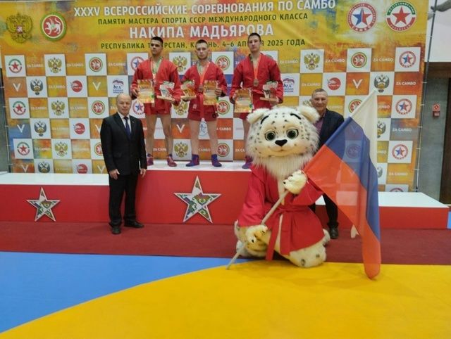 Бронзу на Всероссийских соревнованиях по самбо завоевал спортсмен из Нурлата