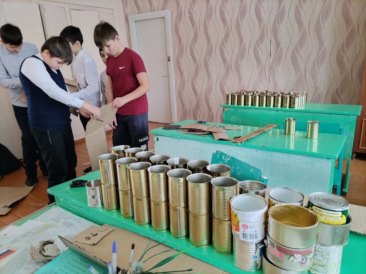 «Эковесна-2025»: школьники Нурлатского района создают окопные свечи из вторсырья