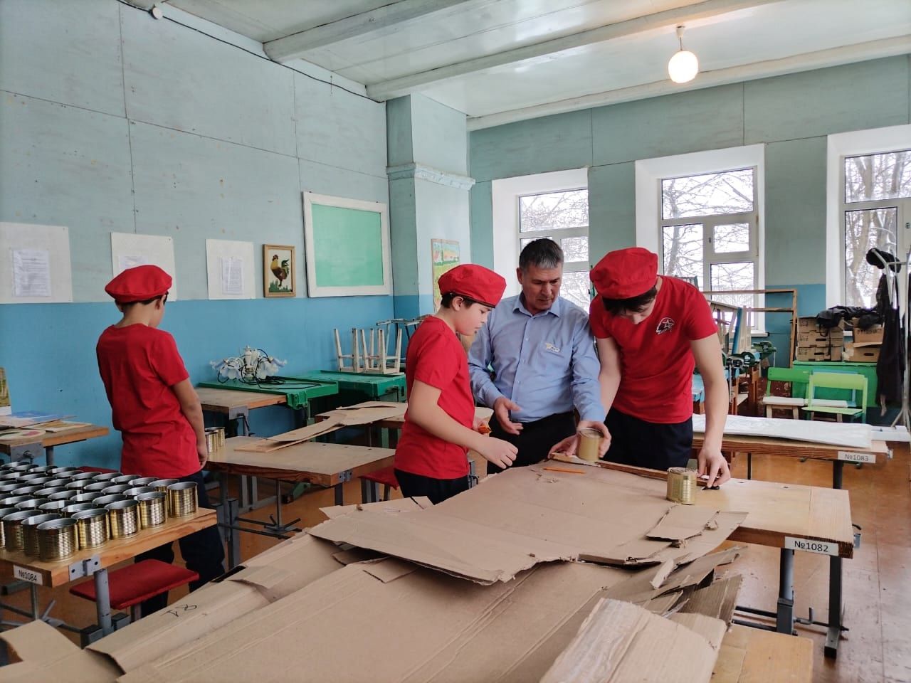 «Эковесна-2025»: школьники Нурлатского района создают окопные свечи из вторсырья