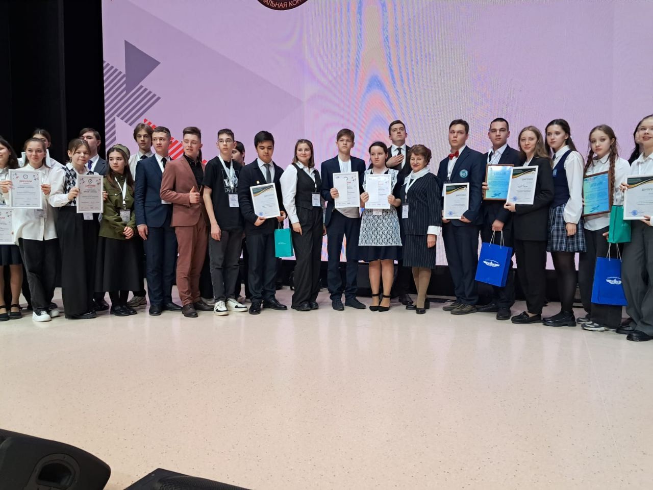 Успехи школьников на научной конференции в Альметьевске