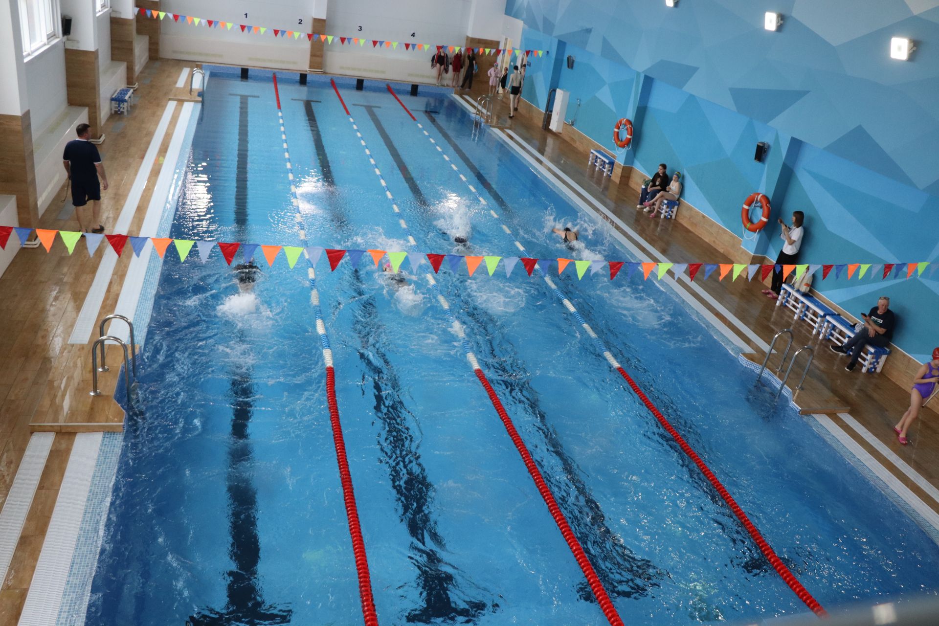 В Нурлате проходят открытые соревнования по плаванию