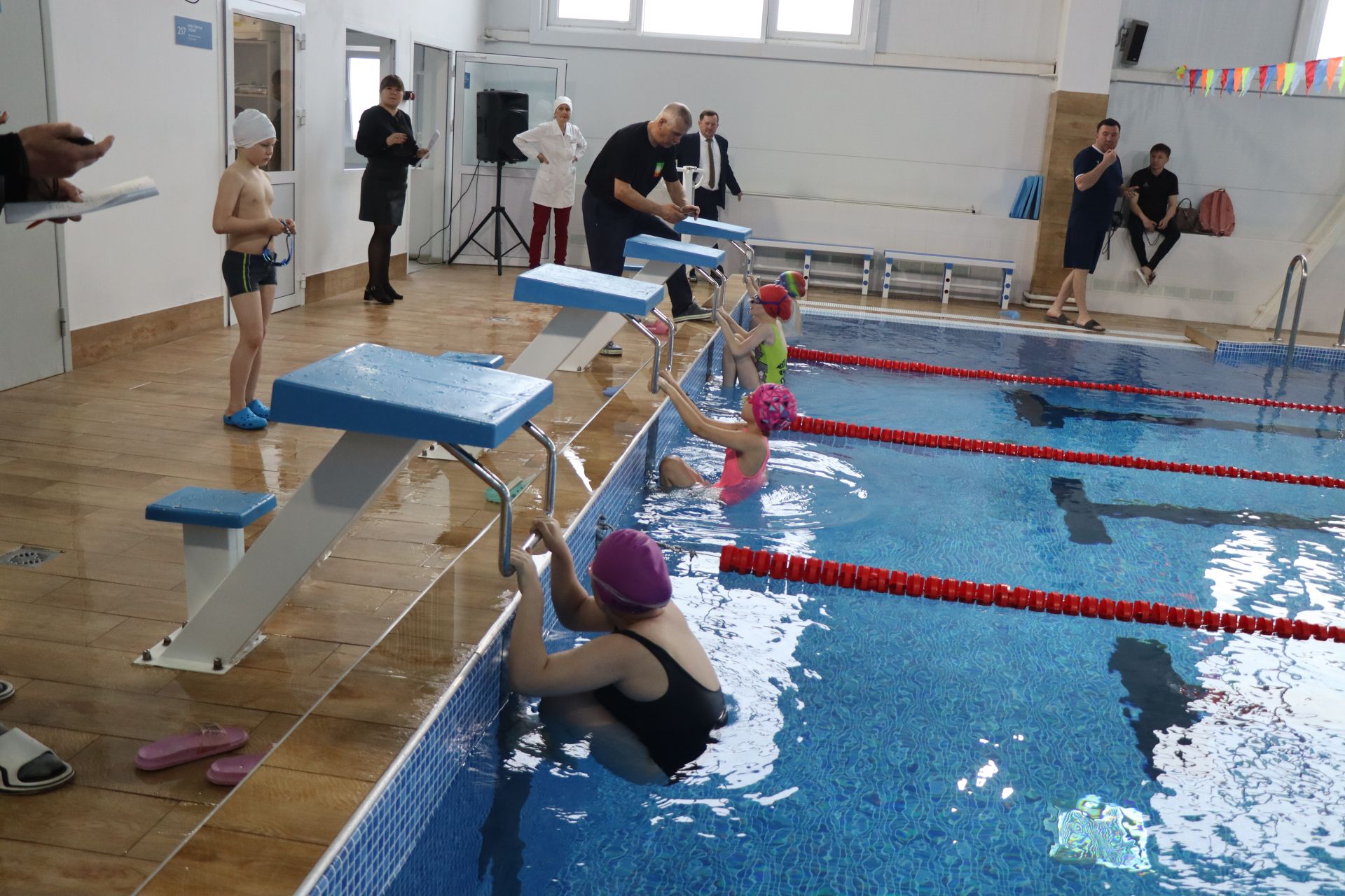 В Нурлате проходят открытые соревнования по плаванию