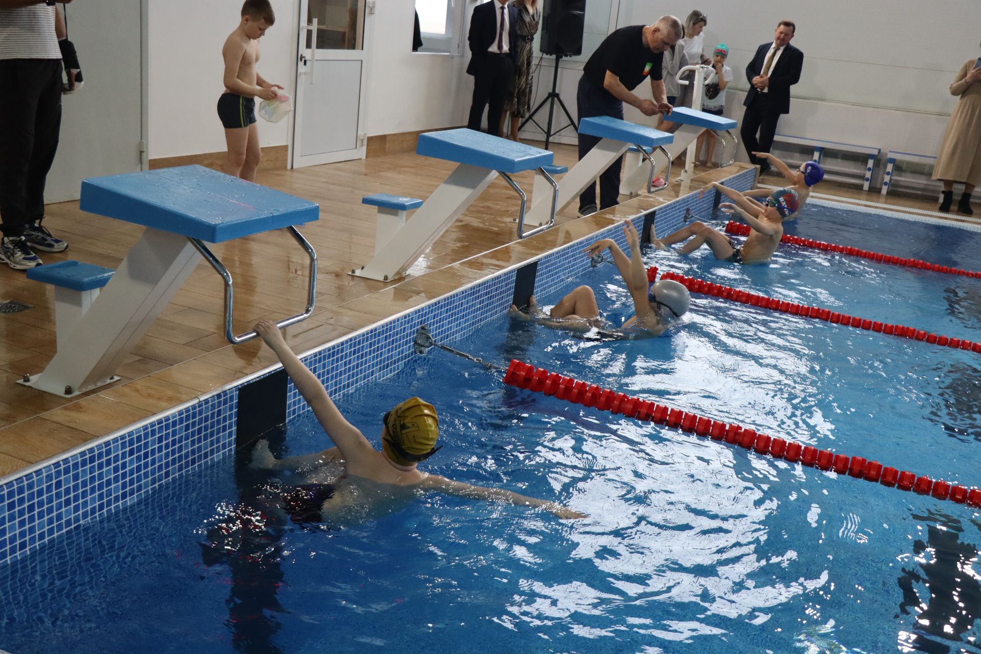 В Нурлате проходят открытые соревнования по плаванию