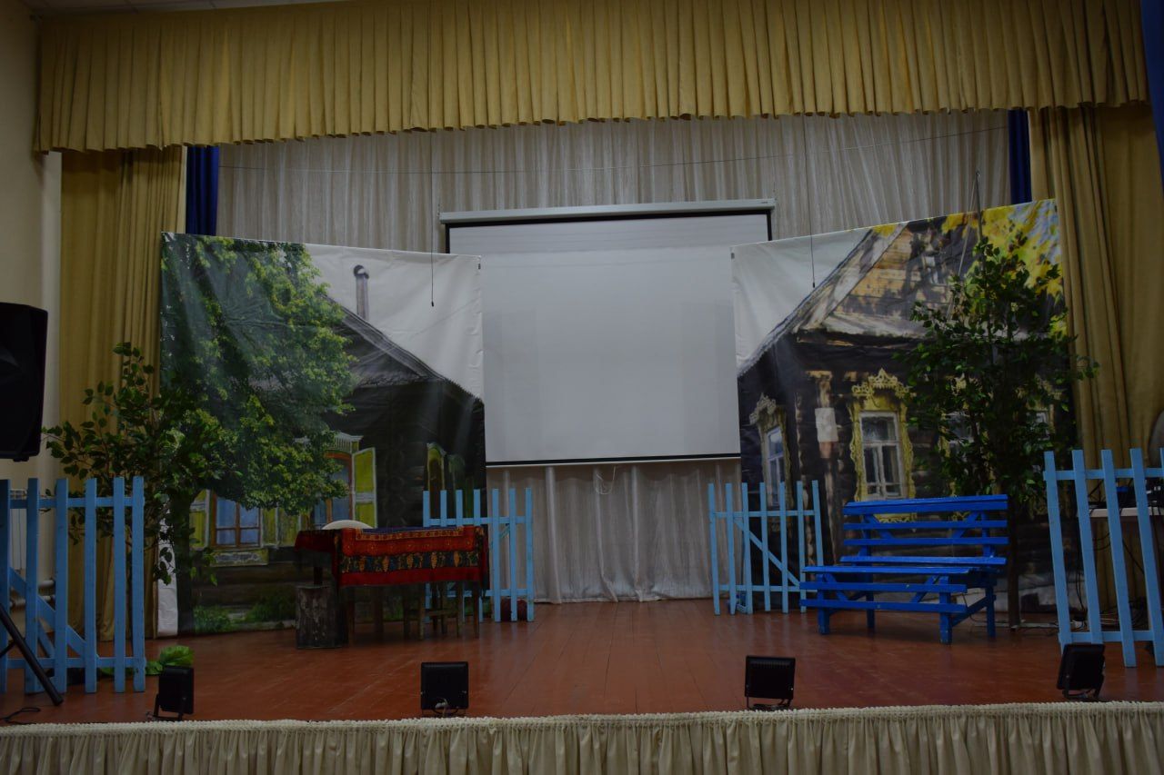 У театра – премьера