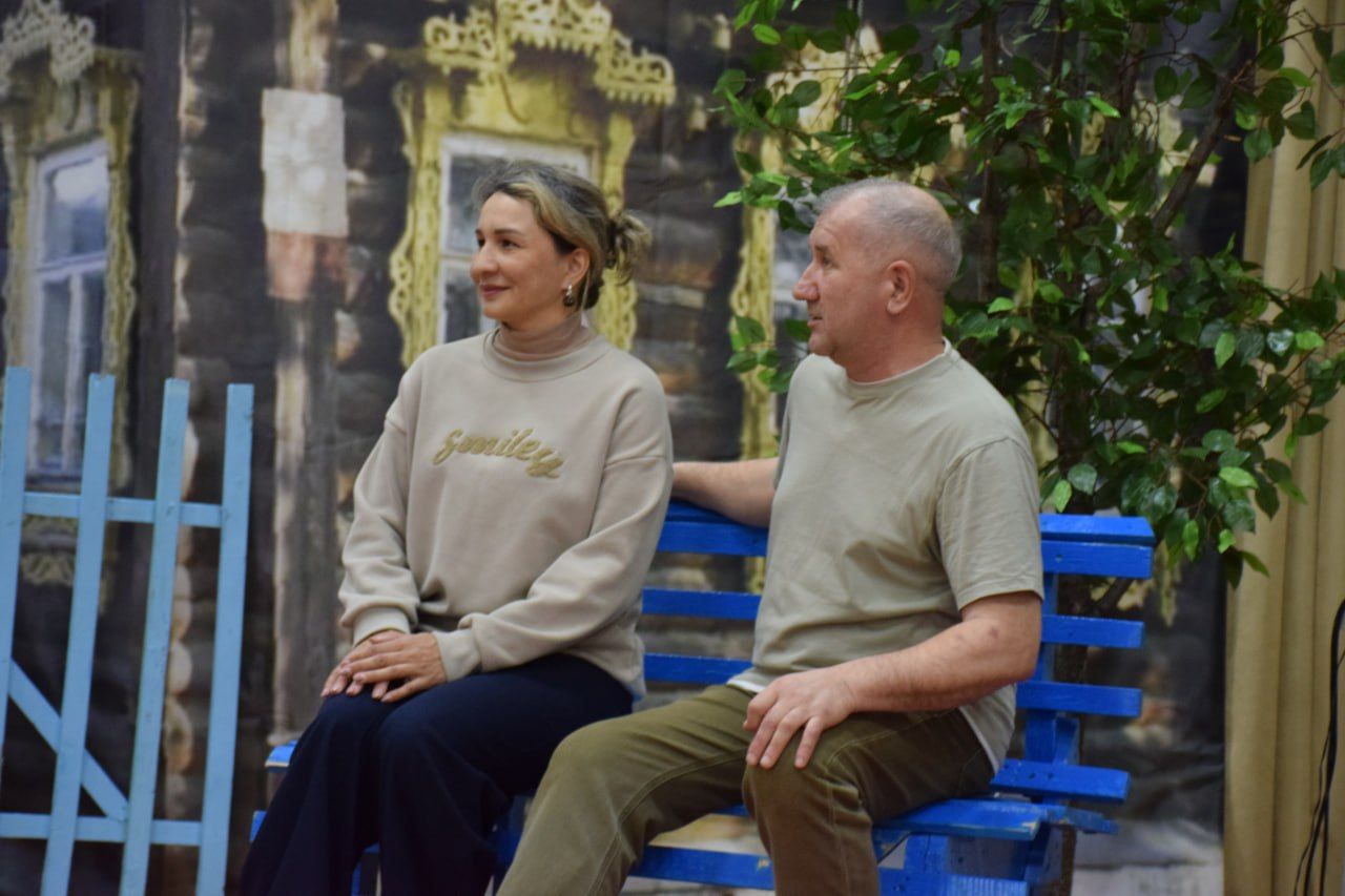 У театра – премьера