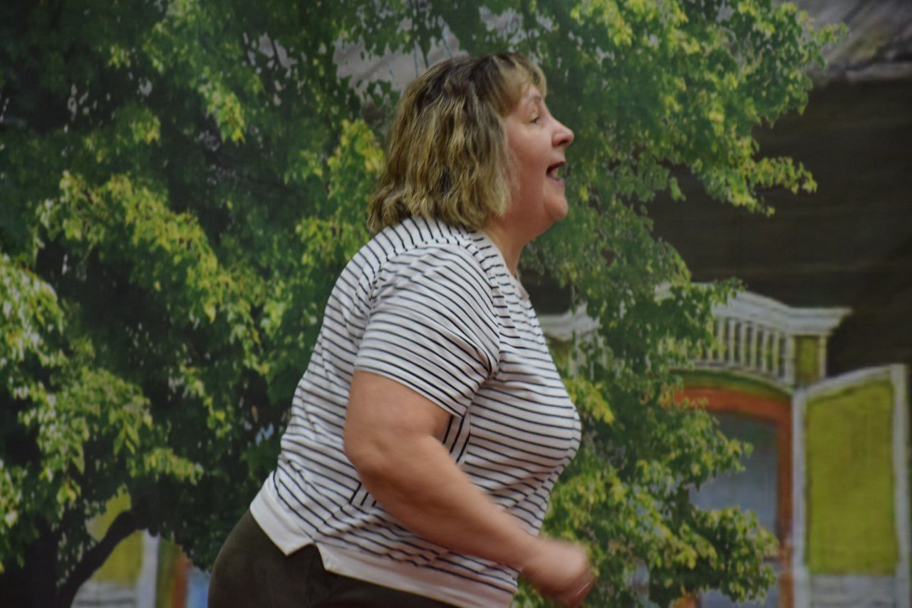 У театра – премьера