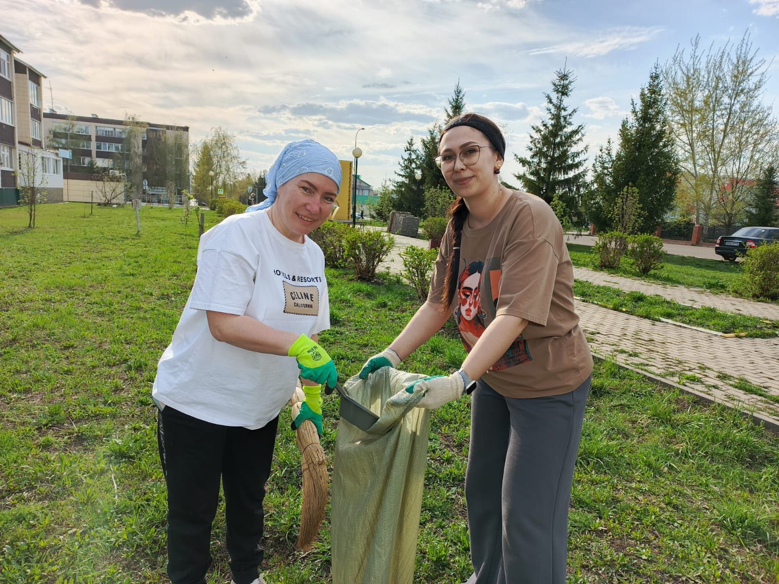 «Нурлат-информ» наводит чистоту: субботник с заботой о городе