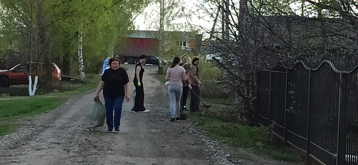 «Нурлат-информ» наводит чистоту: субботник с заботой о городе