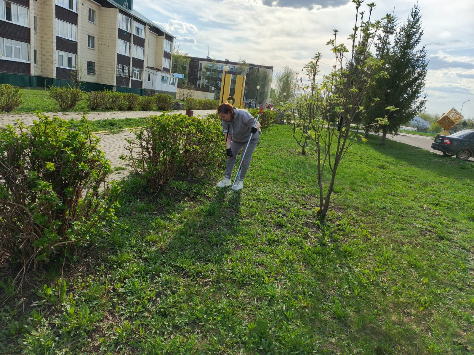 «Нурлат-информ» наводит чистоту: субботник с заботой о городе