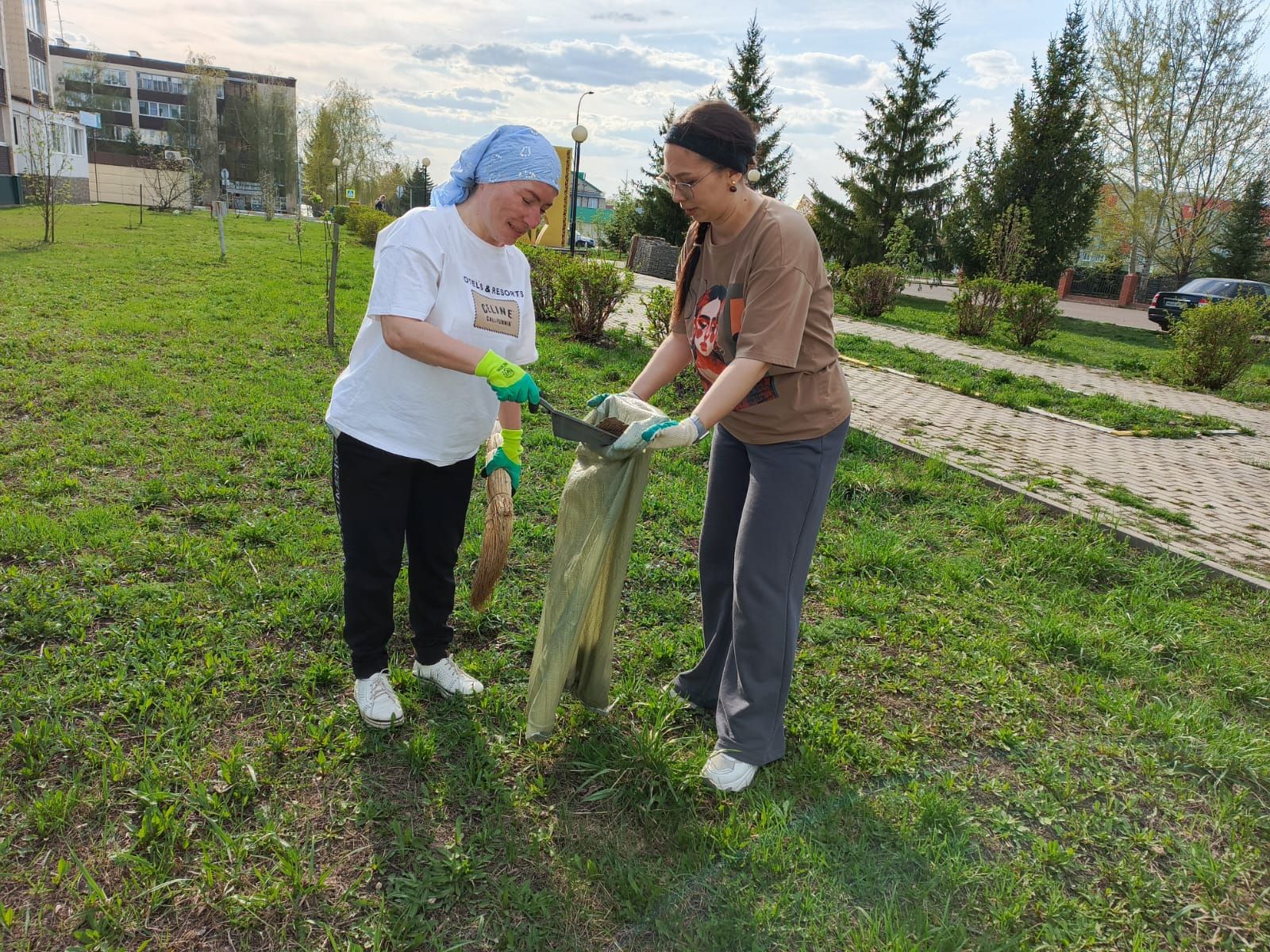 «Нурлат-информ» наводит чистоту: субботник с заботой о городе