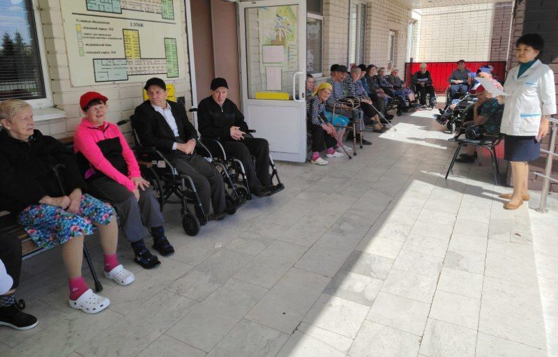 «А музыка звучит»: волшебный вечер в Нурлатском доме престарелых