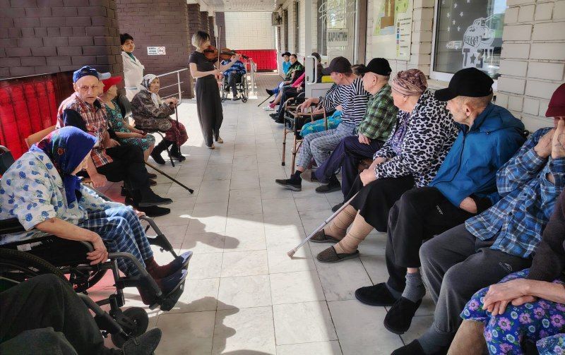 «А музыка звучит»: волшебный вечер в Нурлатском доме престарелых