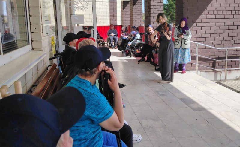 «А музыка звучит»: волшебный вечер в Нурлатском доме престарелых