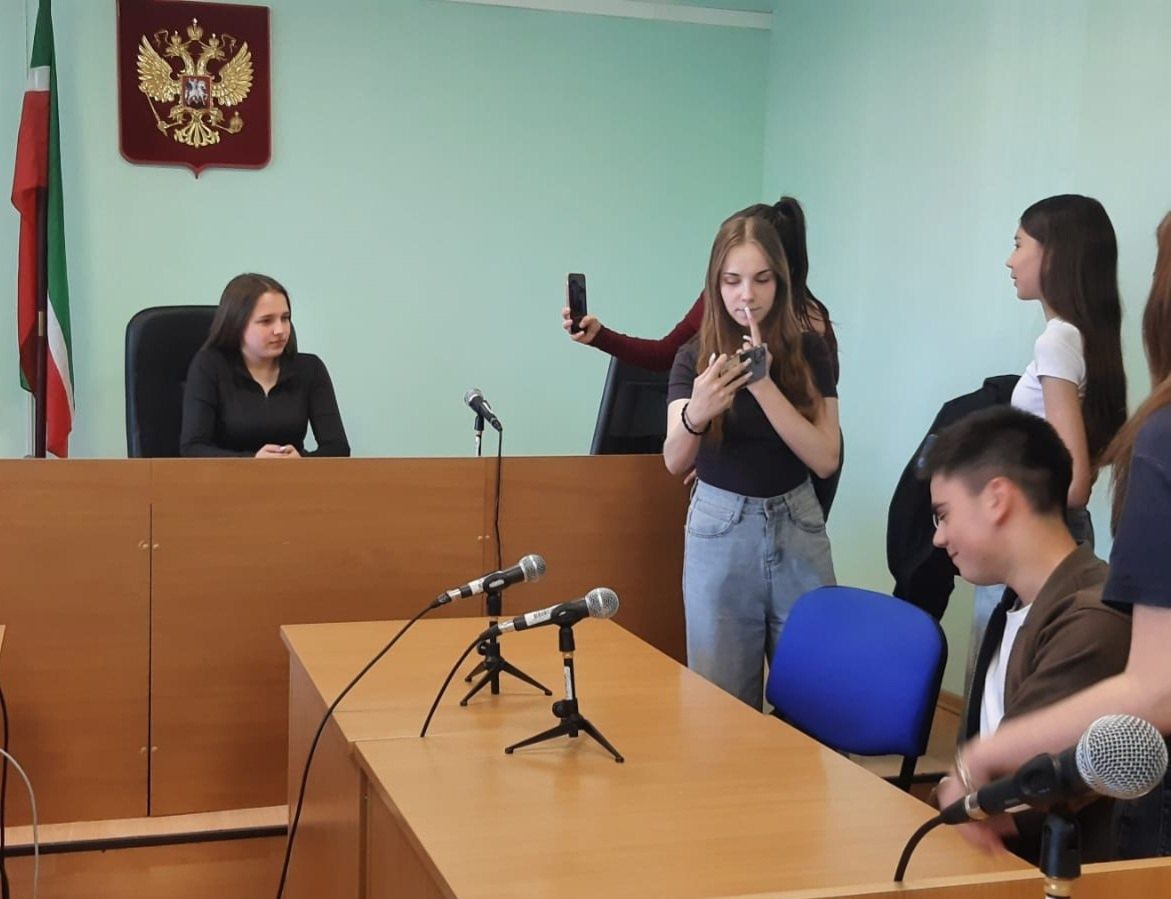 Школьники Нурлата познакомились с работой судебной системы