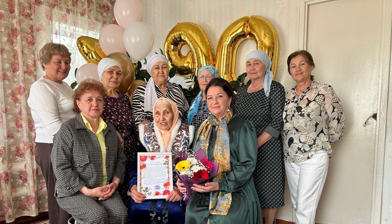 Уважаемая жительница деревни Ерыкла Халися Котдусовна Губайдуллина отметила 90-летний юбилей