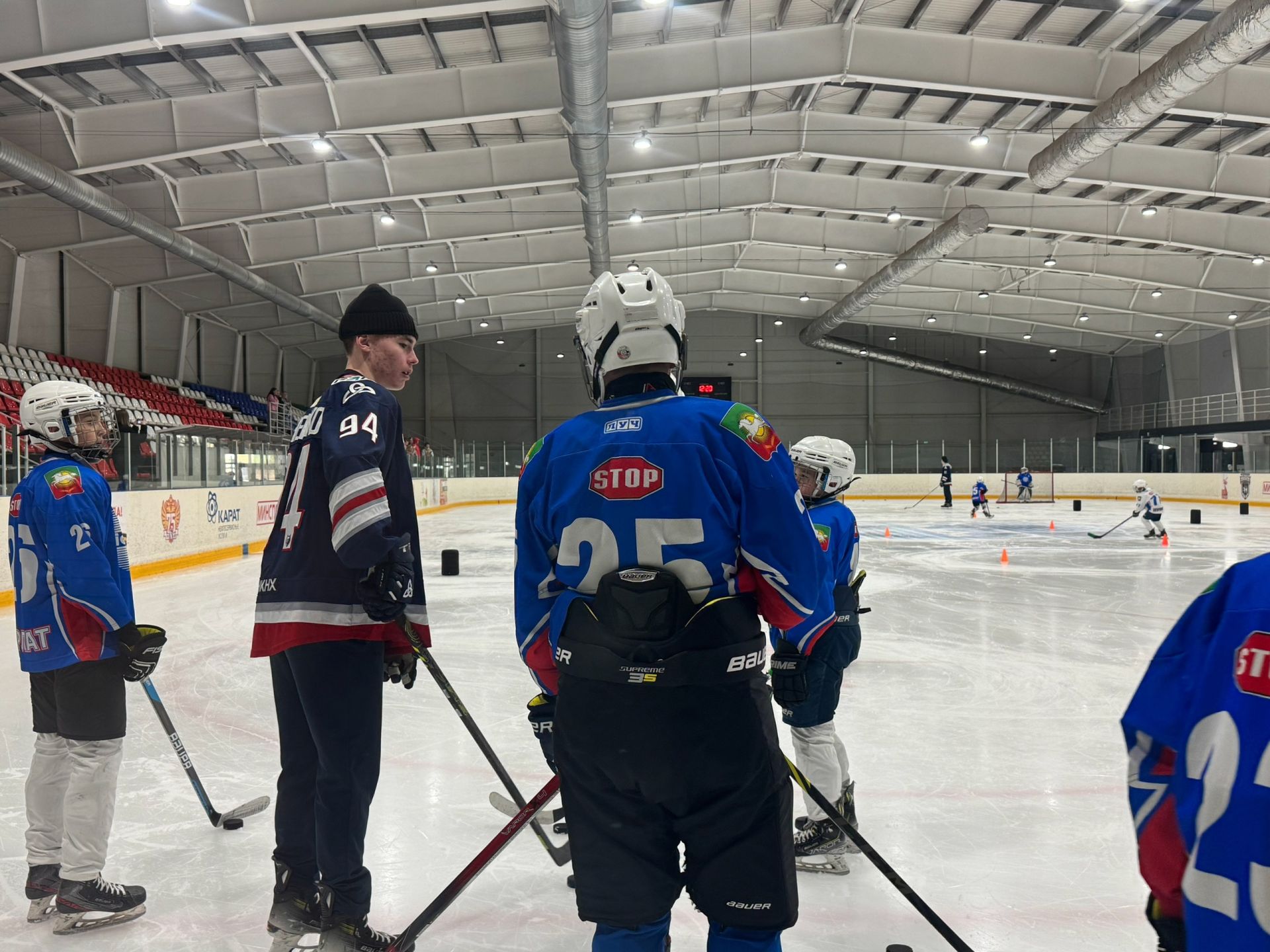 Хоккеисты «Нефтехимика» провели мастер-класс для юных спортсменов в Нурлате