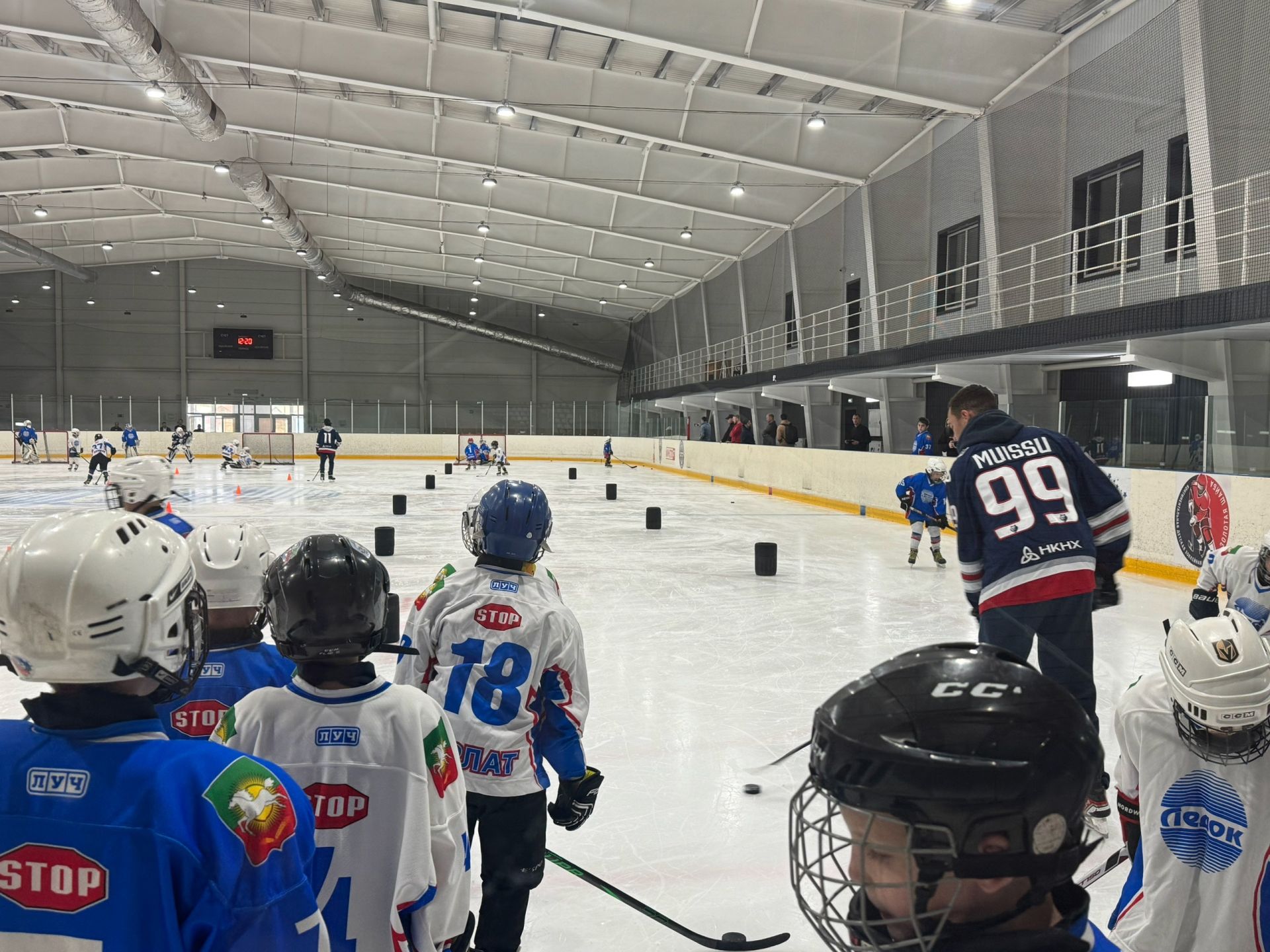 Хоккеисты «Нефтехимика» провели мастер-класс для юных спортсменов в Нурлате