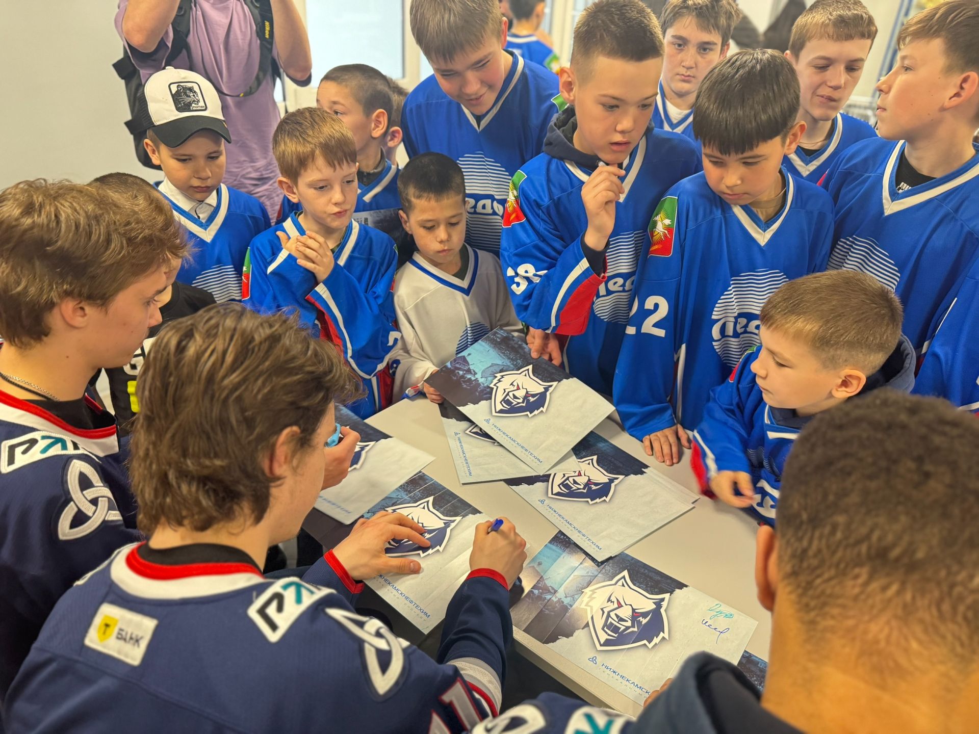 Хоккеисты «Нефтехимика» провели мастер-класс для юных спортсменов в Нурлате