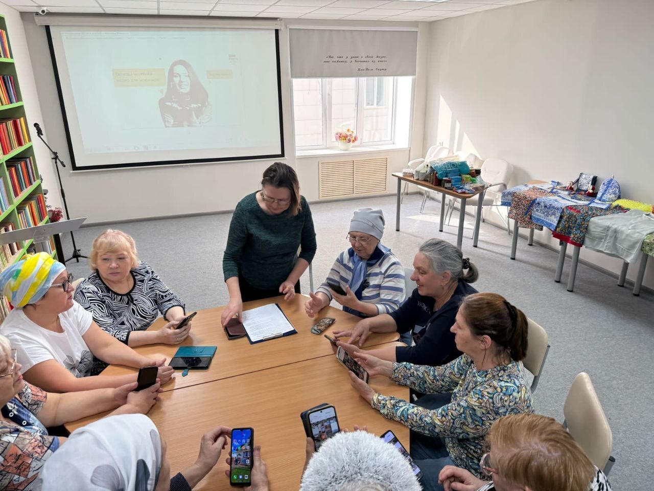 «Веста» осваивает видеомонтаж: нурлатские женщины учатся создавать ролики на смартфонах