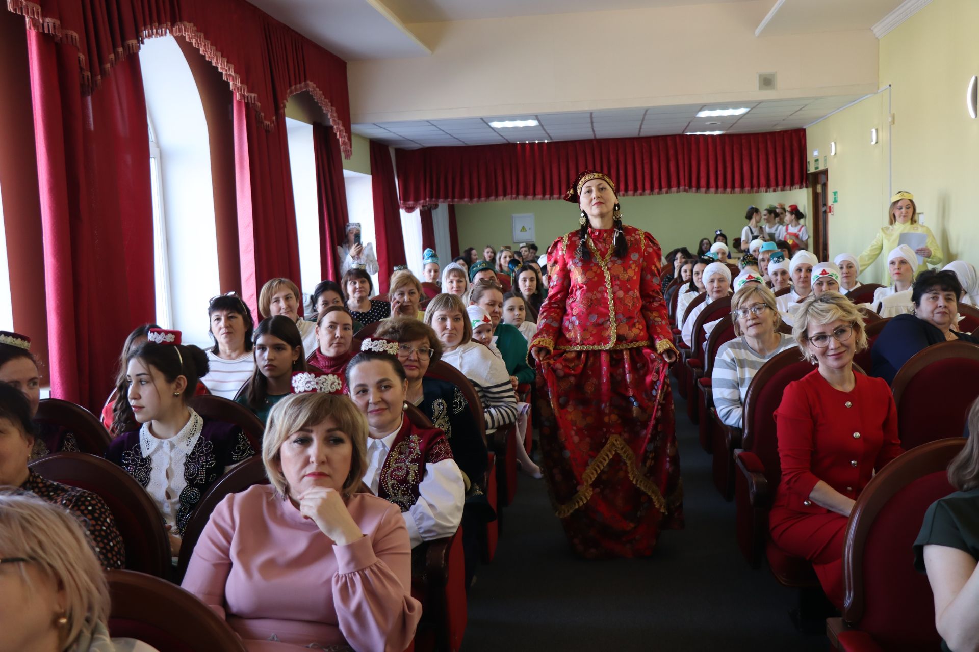 В Нурлате впервые состоялся фестиваль-конкурс «Национальная мода. Современный взгляд-2025»