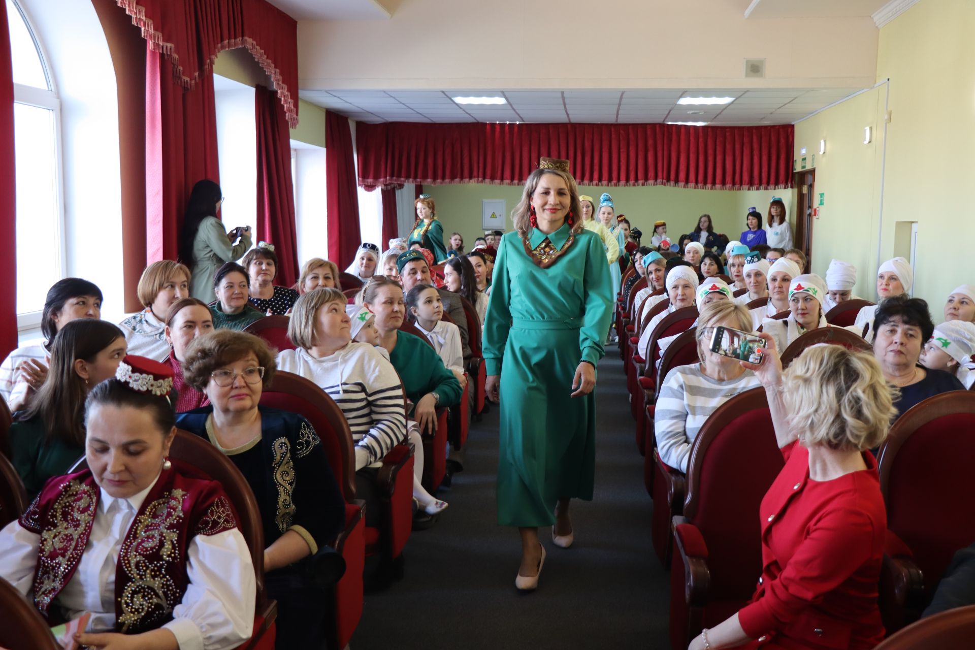 В Нурлате впервые состоялся фестиваль-конкурс «Национальная мода. Современный взгляд-2025»