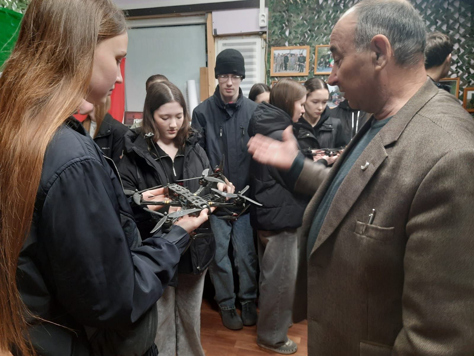 Нурлатские школьники увидели трофеи специальной военной операции на выставке