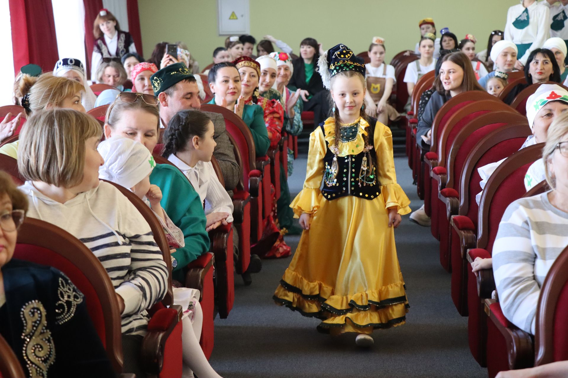 В Нурлате впервые состоялся фестиваль-конкурс «Национальная мода. Современный взгляд-2025»