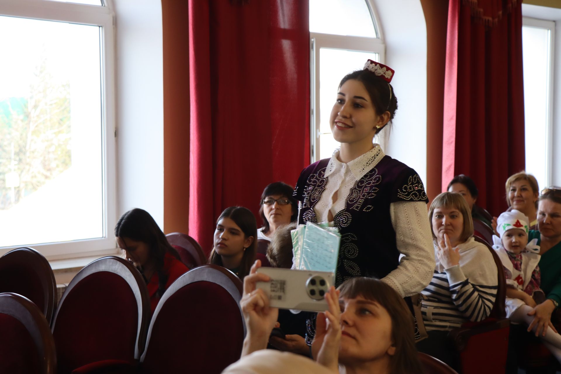 В Нурлате впервые состоялся фестиваль-конкурс «Национальная мода. Современный взгляд-2025»