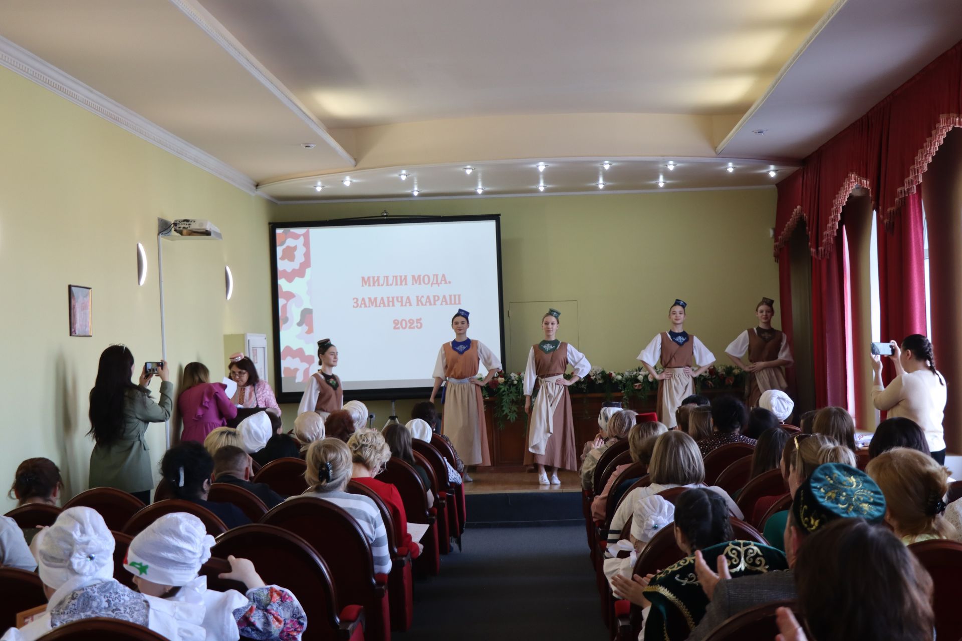 В Нурлате впервые состоялся фестиваль-конкурс «Национальная мода. Современный взгляд-2025»