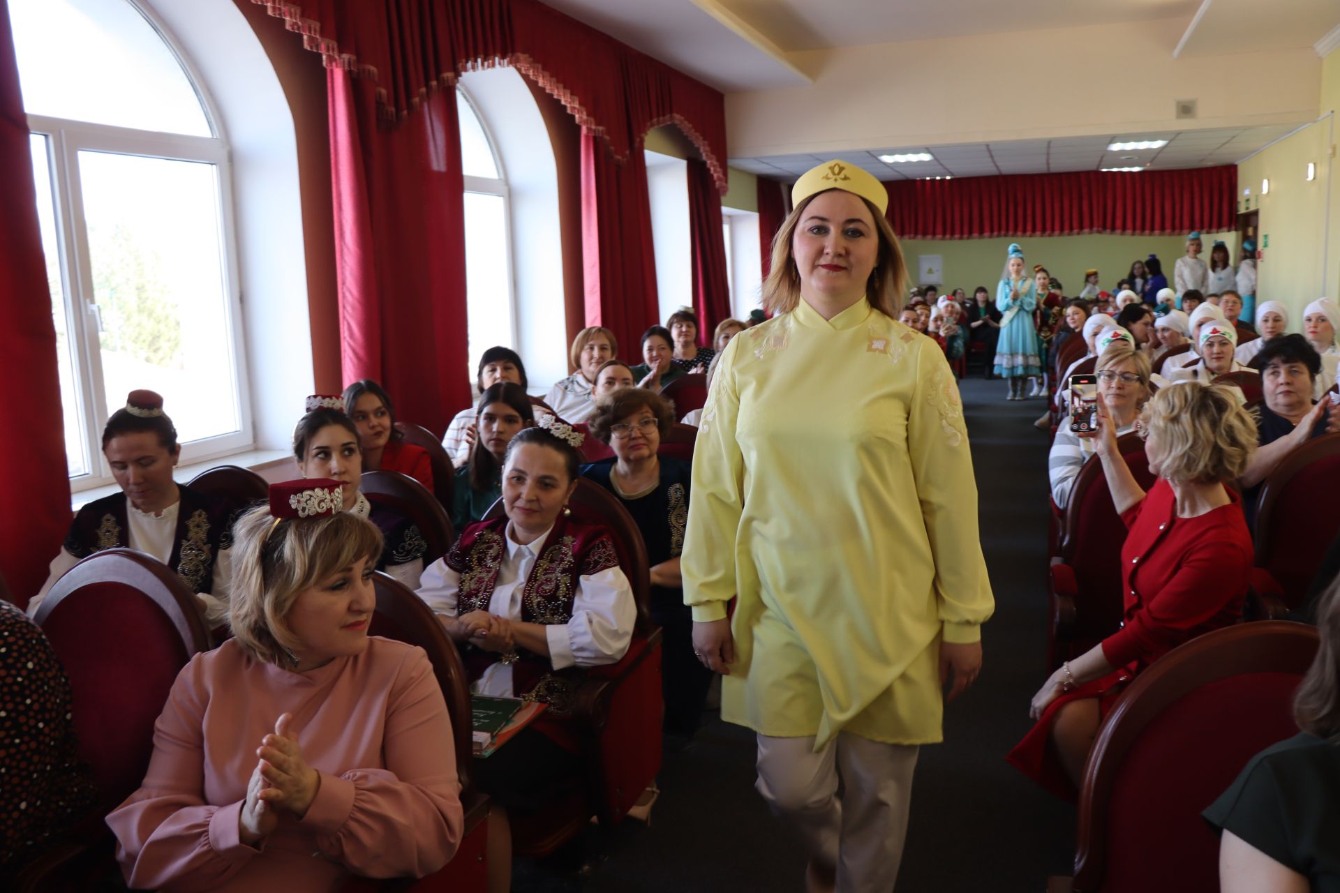 В Нурлате впервые состоялся фестиваль-конкурс «Национальная мода. Современный взгляд-2025»