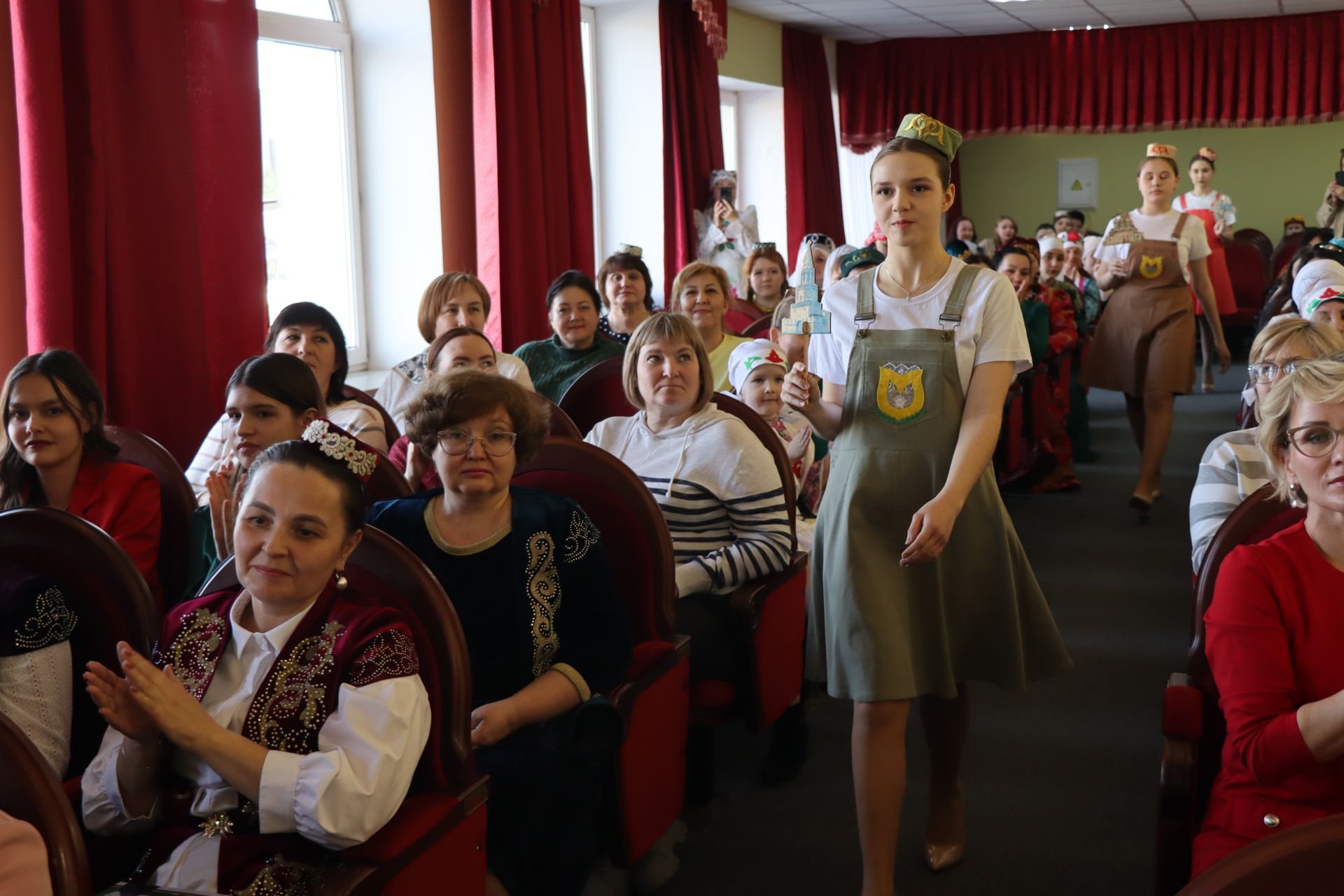 В Нурлате впервые состоялся фестиваль-конкурс «Национальная мода. Современный взгляд-2025»