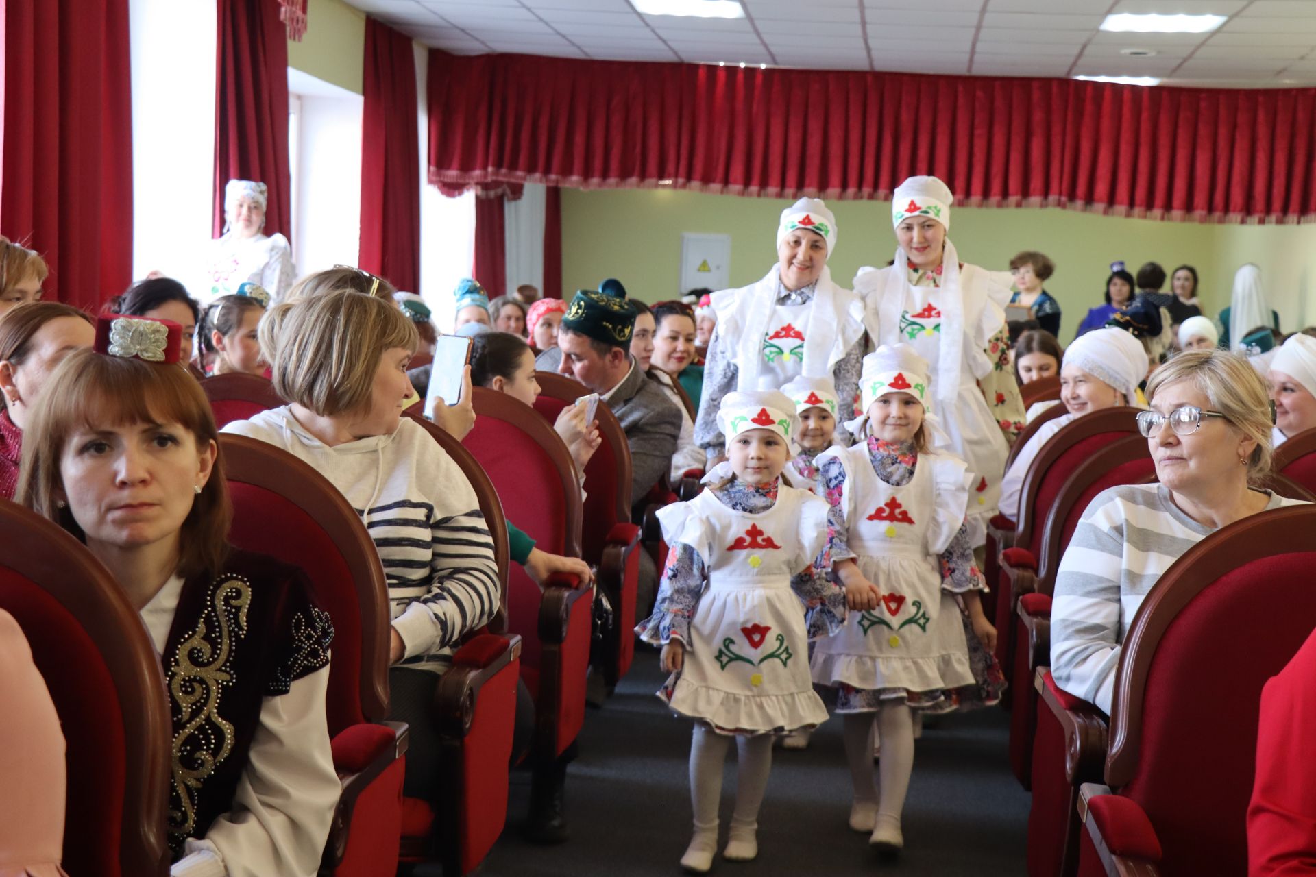 В Нурлате впервые состоялся фестиваль-конкурс «Национальная мода. Современный взгляд-2025»