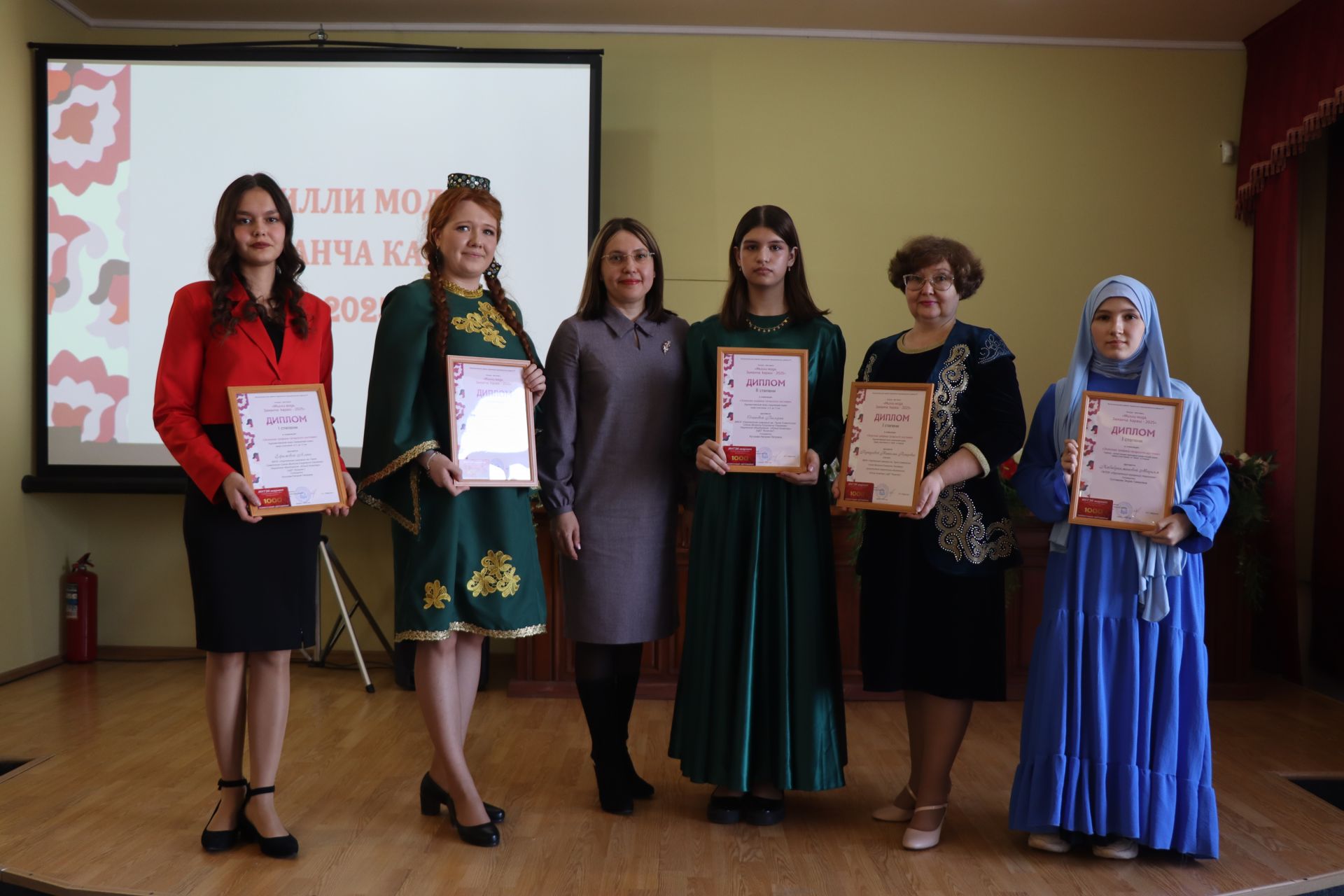 В Нурлате впервые состоялся фестиваль-конкурс «Национальная мода. Современный взгляд-2025»