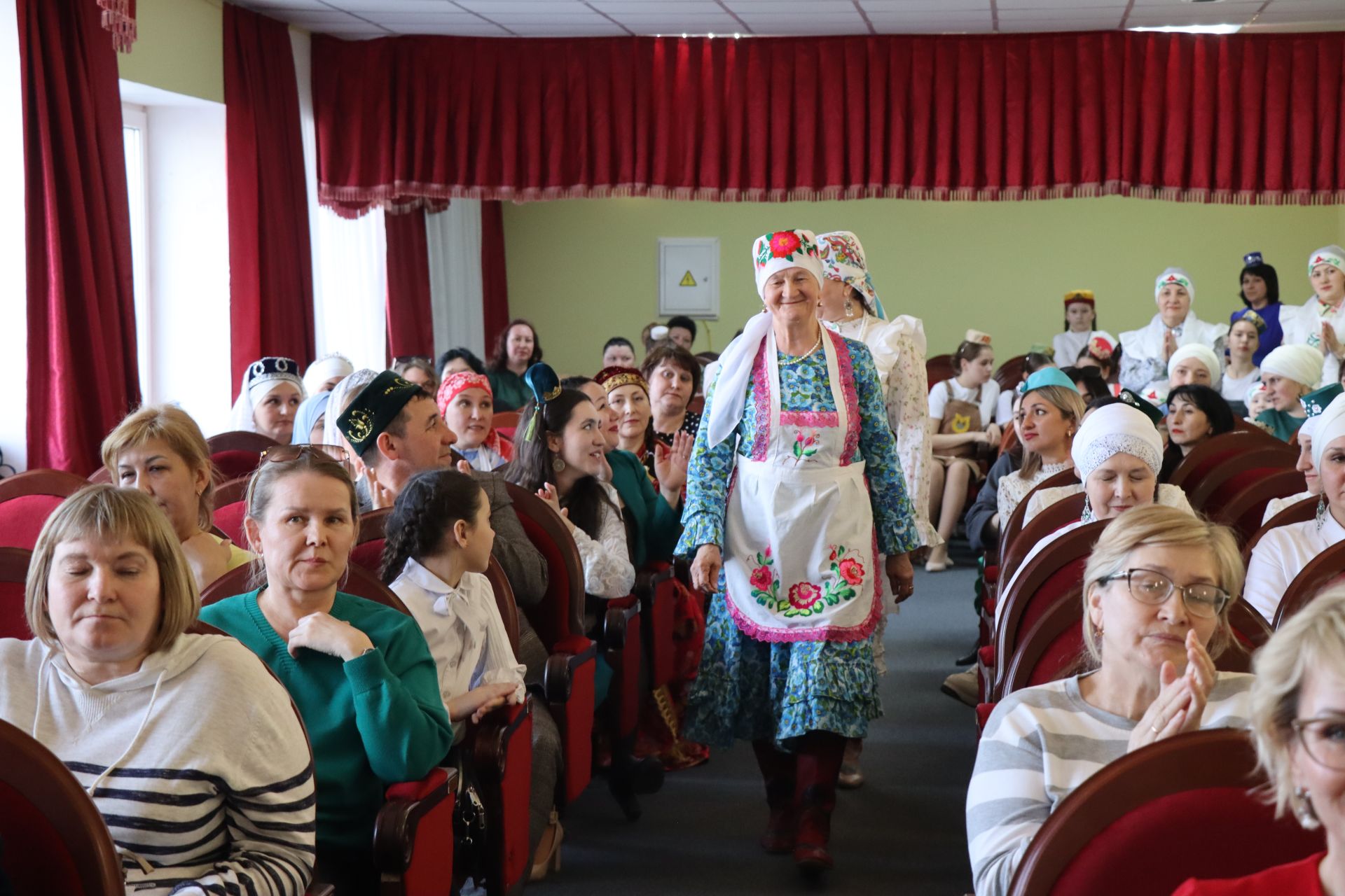В Нурлате впервые состоялся фестиваль-конкурс «Национальная мода. Современный взгляд-2025»