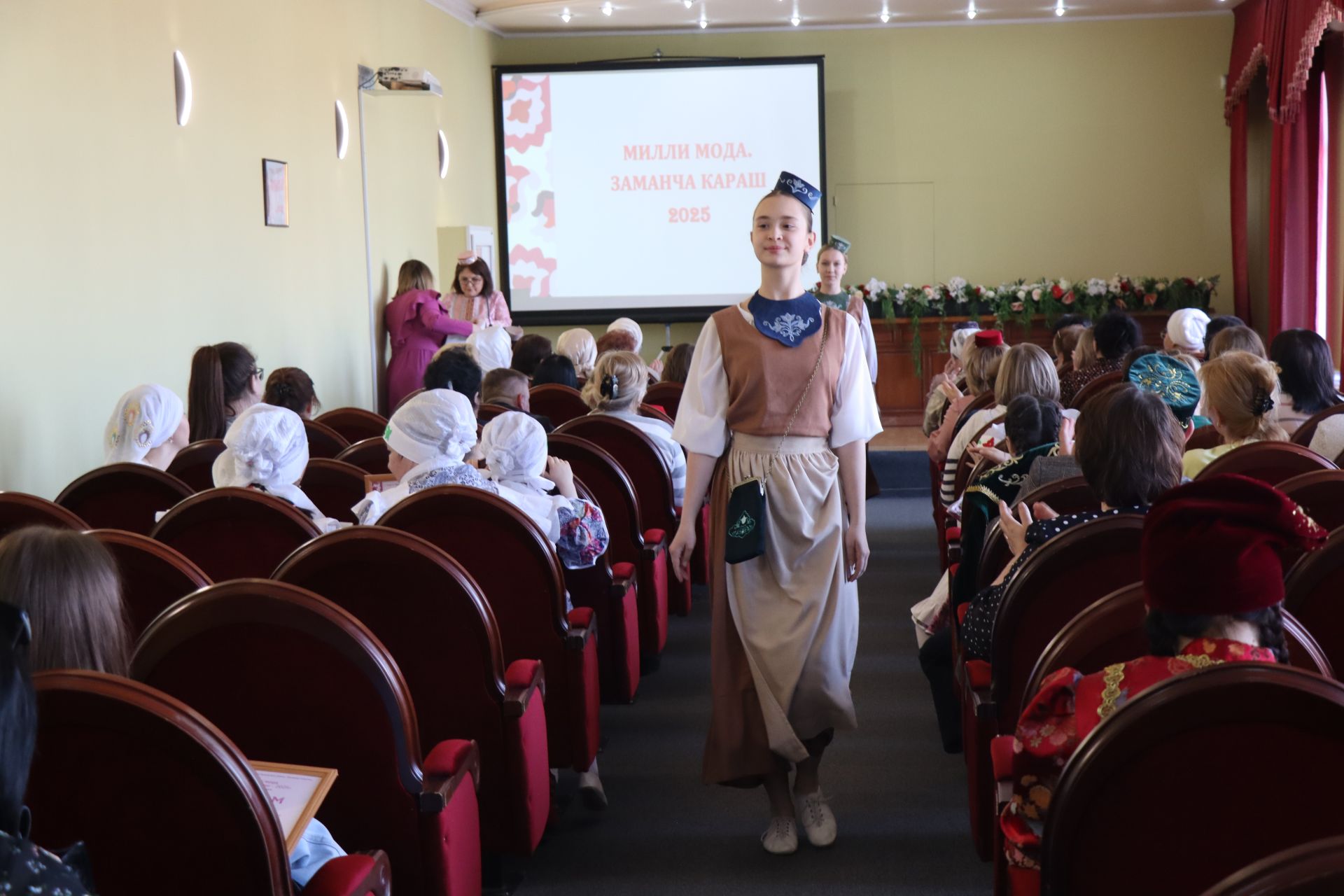 В Нурлате впервые состоялся фестиваль-конкурс «Национальная мода. Современный взгляд-2025»
