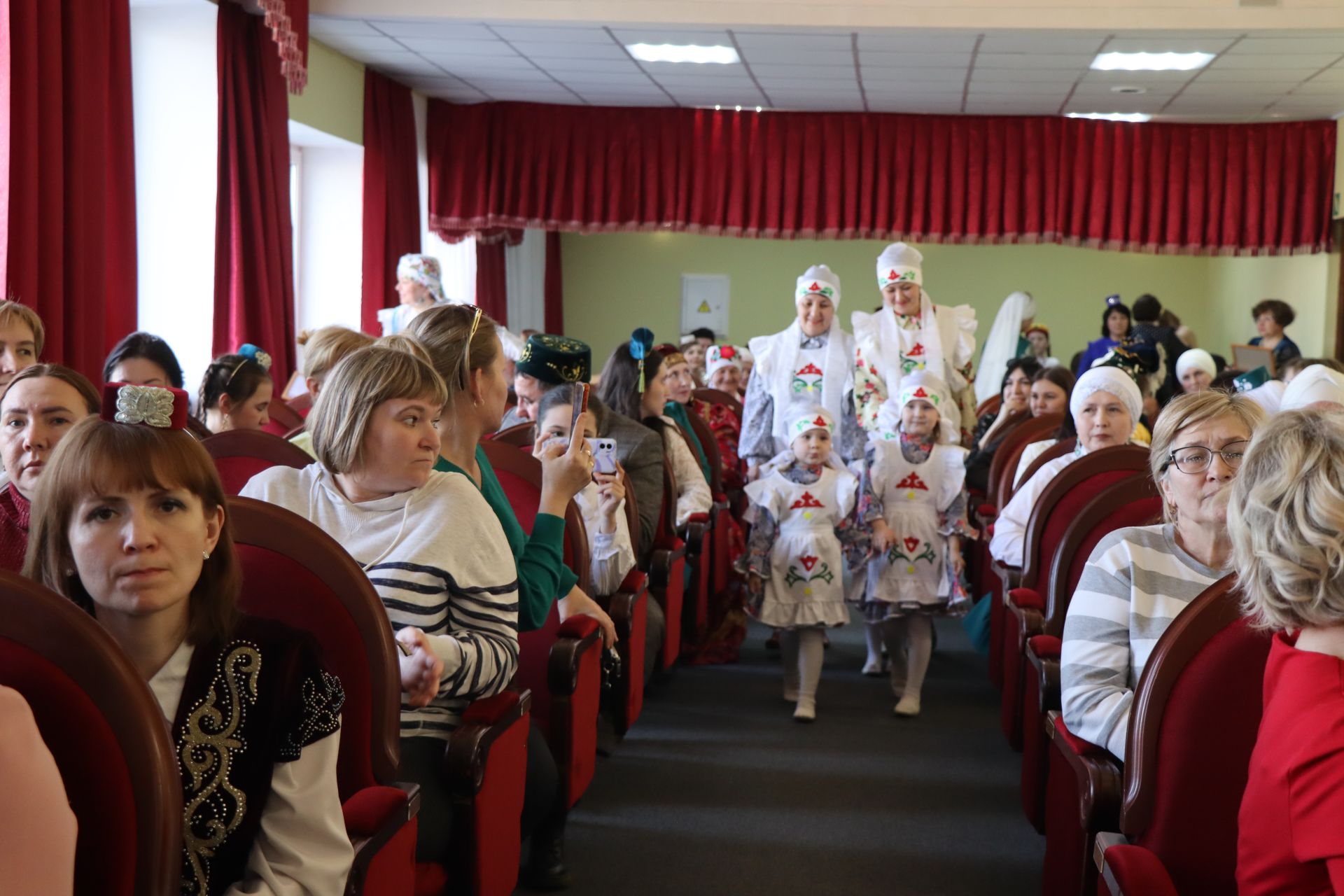 В Нурлате впервые состоялся фестиваль-конкурс «Национальная мода. Современный взгляд-2025»