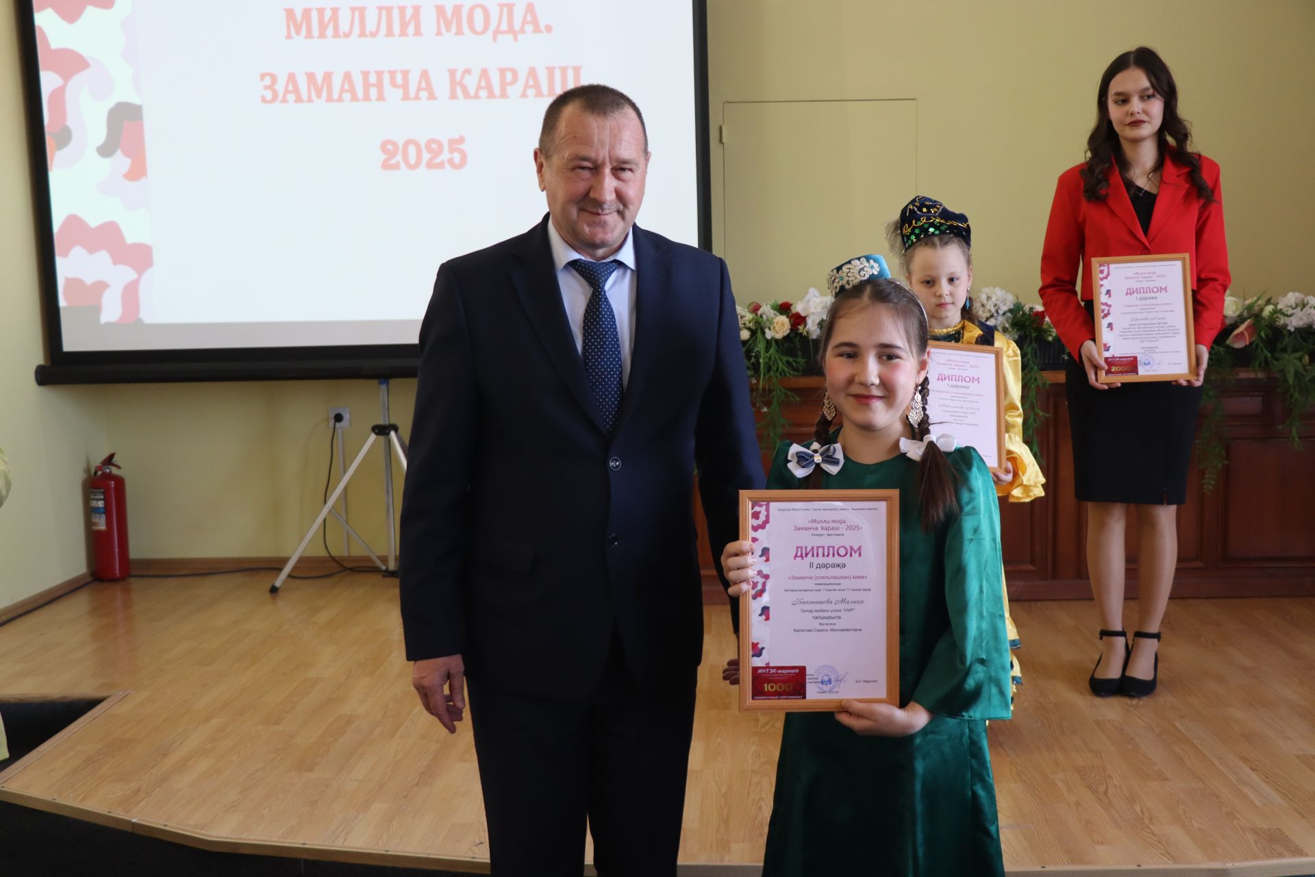 В Нурлате впервые состоялся фестиваль-конкурс «Национальная мода. Современный взгляд-2025»