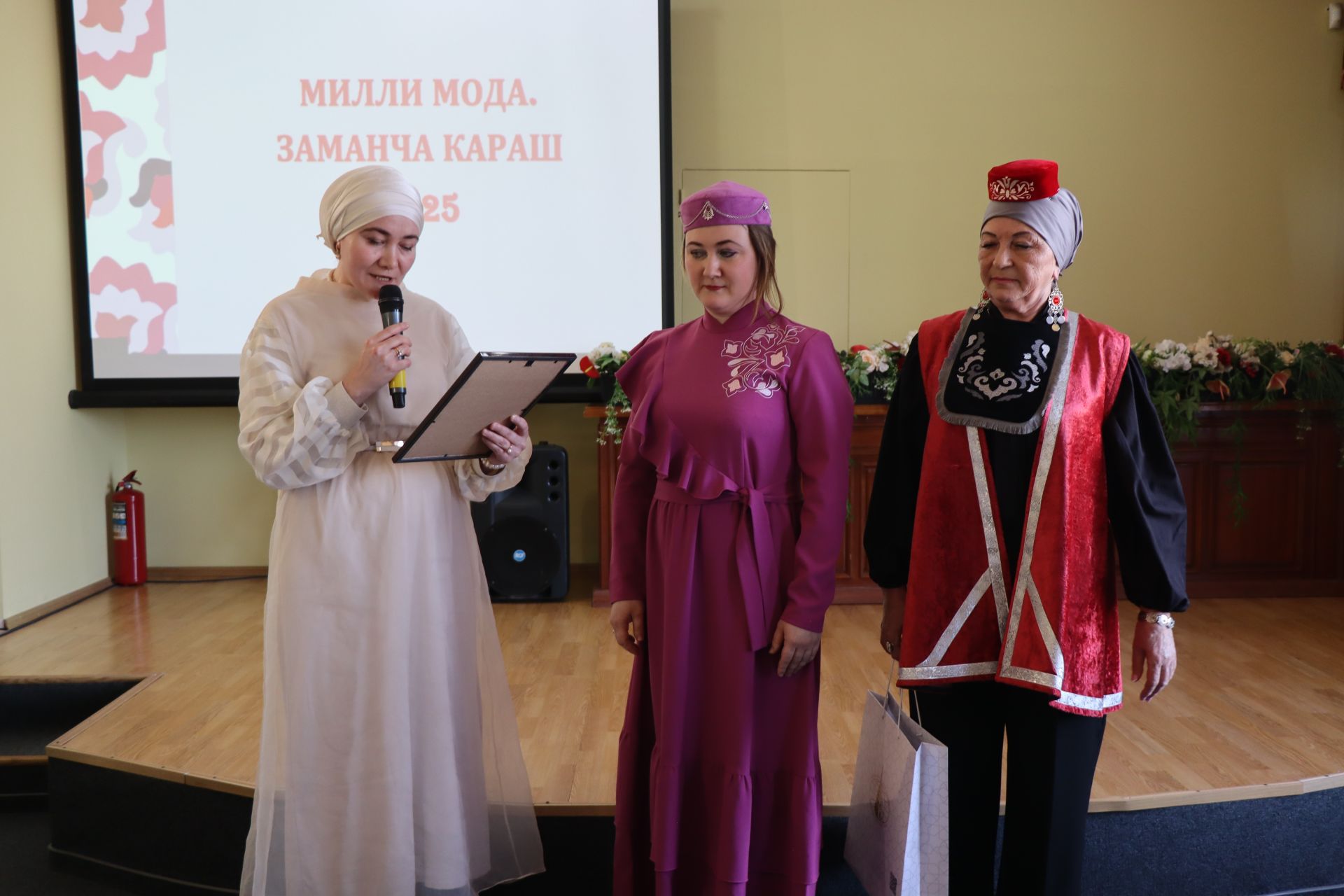 В Нурлате впервые состоялся фестиваль-конкурс «Национальная мода. Современный взгляд-2025»