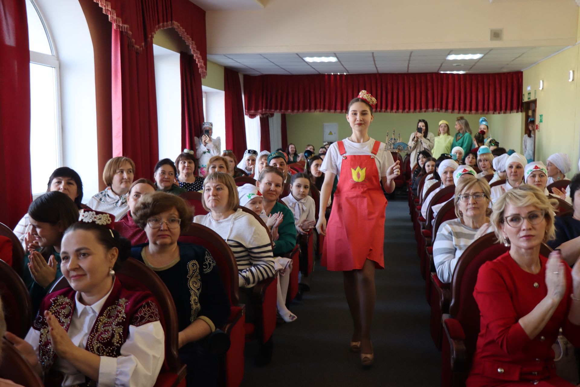 В Нурлате впервые состоялся фестиваль-конкурс «Национальная мода. Современный взгляд-2025»