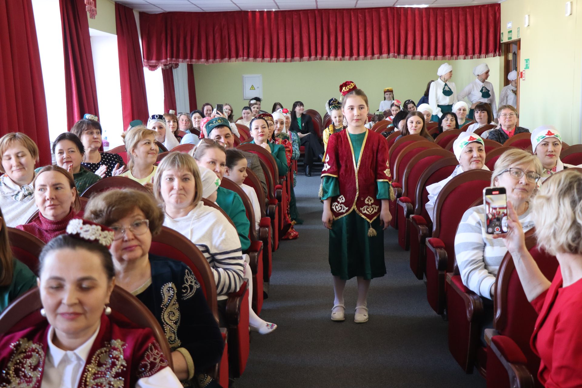 В Нурлате впервые состоялся фестиваль-конкурс «Национальная мода. Современный взгляд-2025»