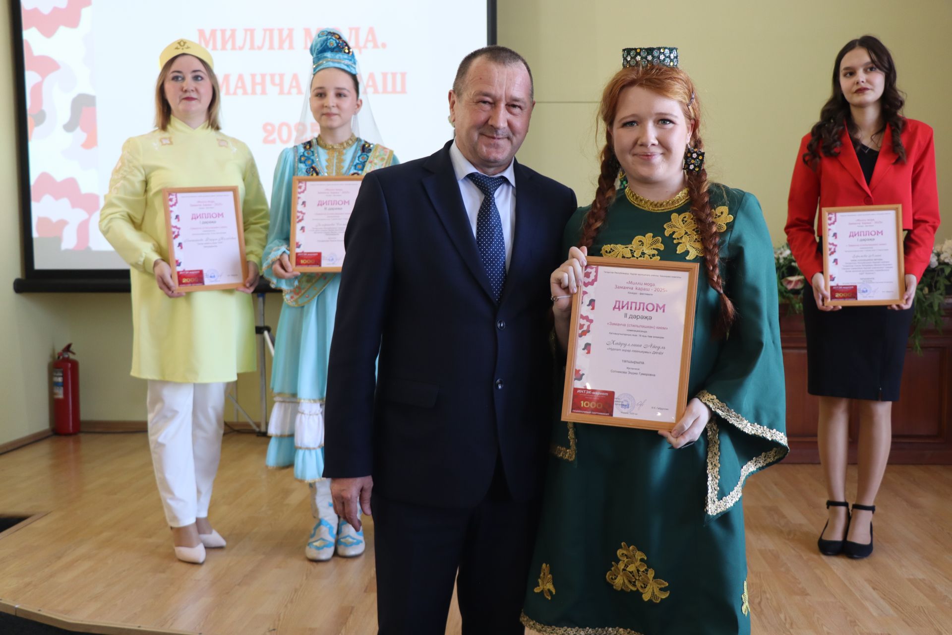 В Нурлате впервые состоялся фестиваль-конкурс «Национальная мода. Современный взгляд-2025»