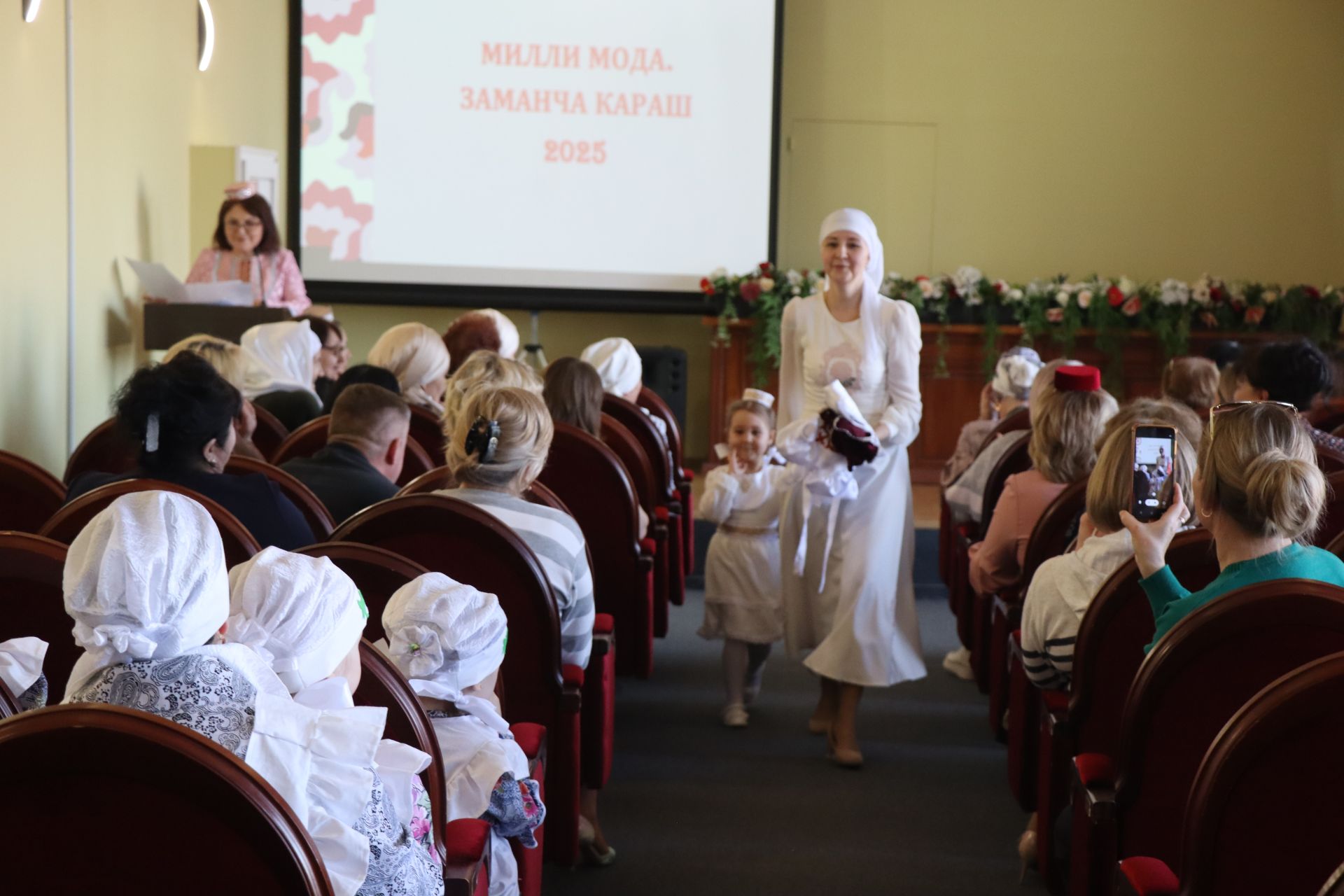 В Нурлате впервые состоялся фестиваль-конкурс «Национальная мода. Современный взгляд-2025»