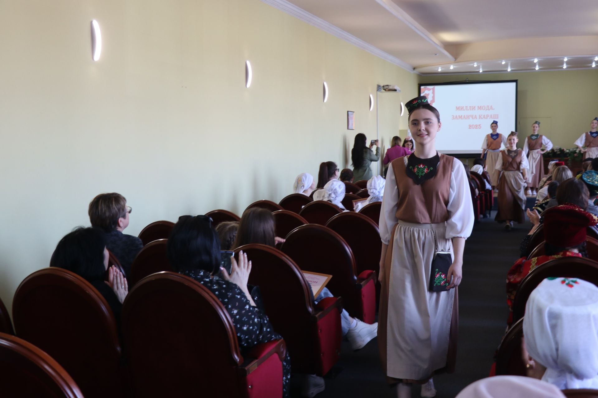 В Нурлате впервые состоялся фестиваль-конкурс «Национальная мода. Современный взгляд-2025»