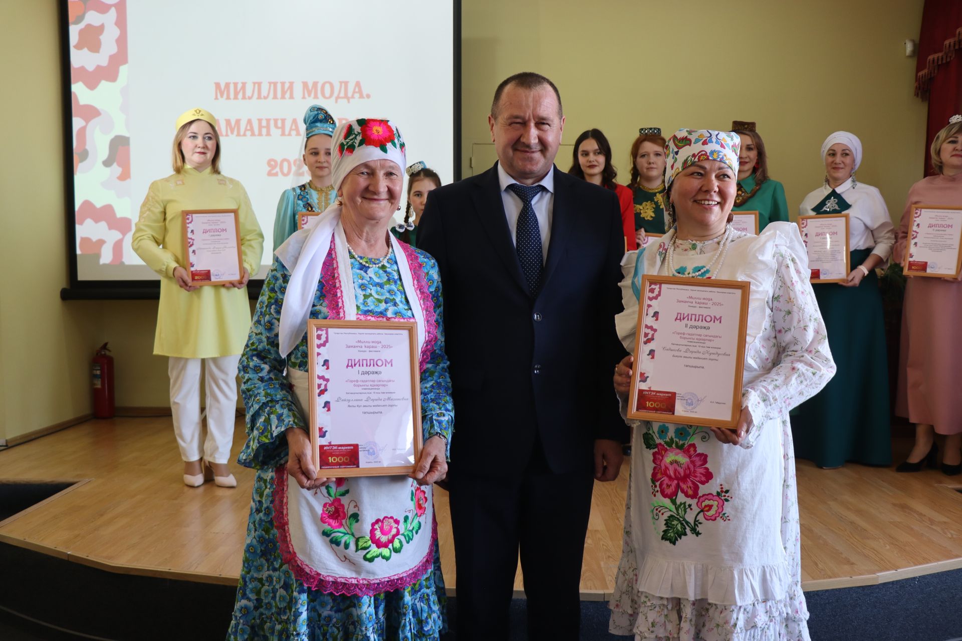 В Нурлате впервые состоялся фестиваль-конкурс «Национальная мода. Современный взгляд-2025»