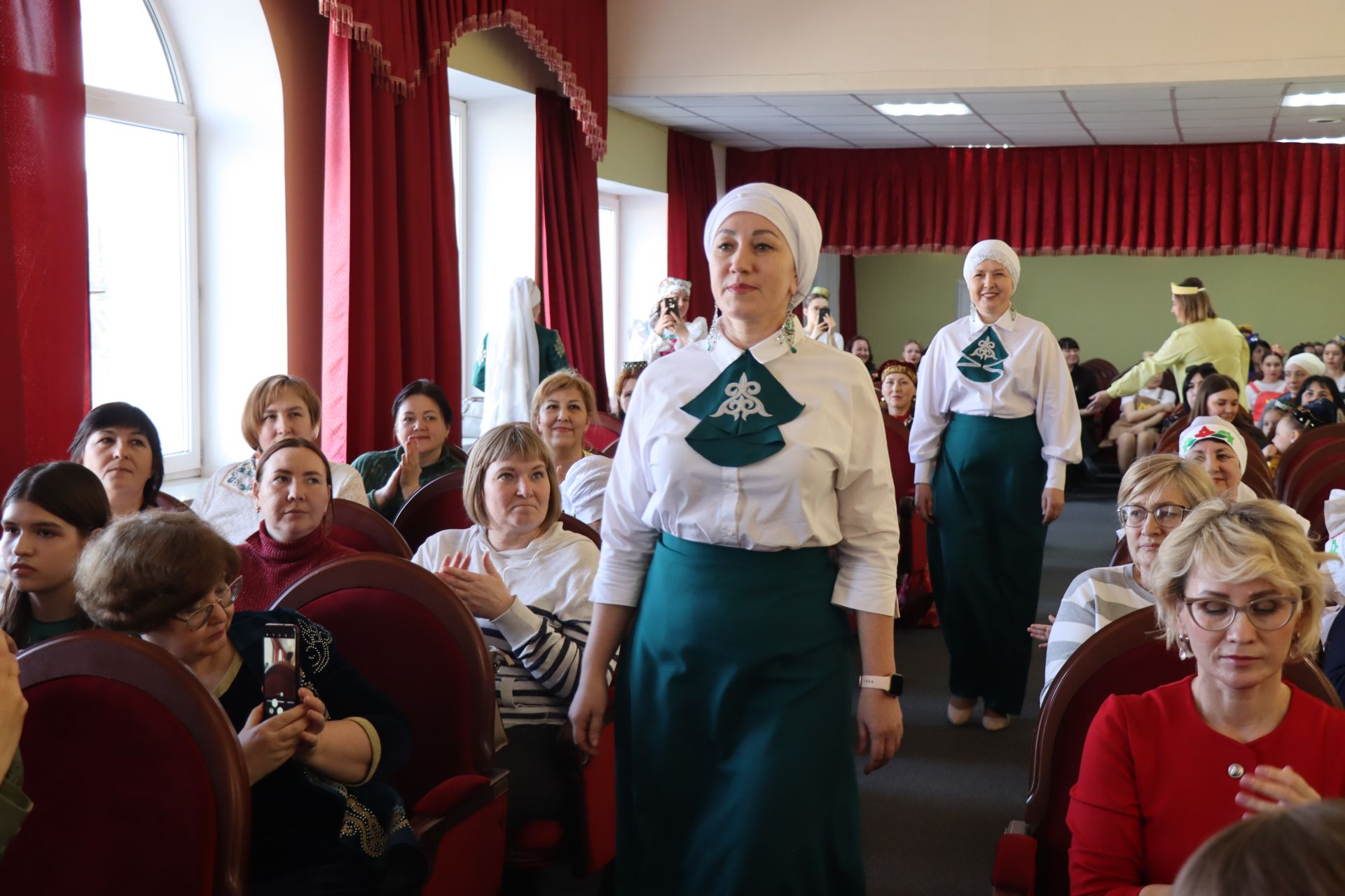 В Нурлате впервые состоялся фестиваль-конкурс «Национальная мода. Современный взгляд-2025»